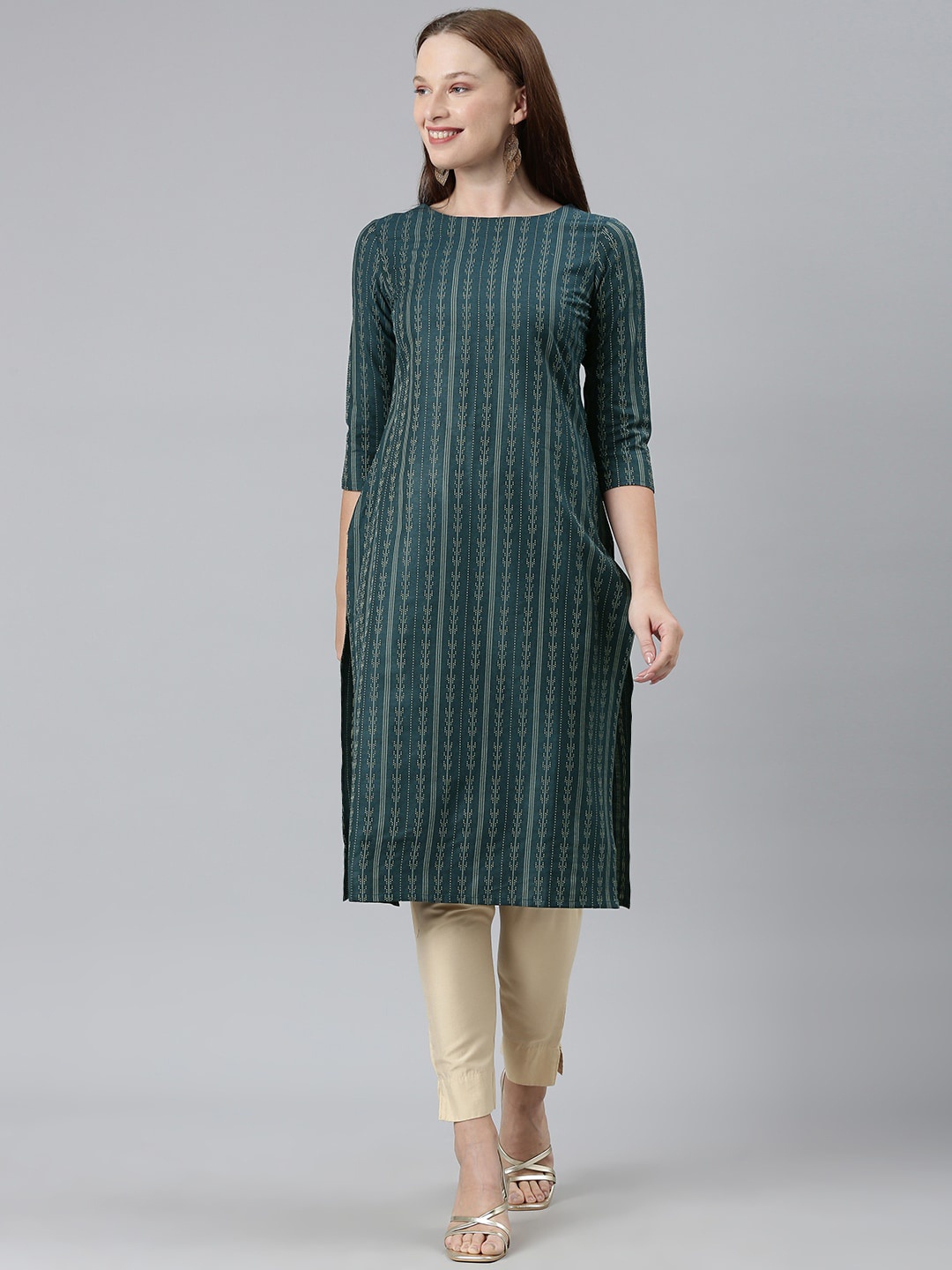 

HRITIKA Women Striped Thread Work Kurta, Teal