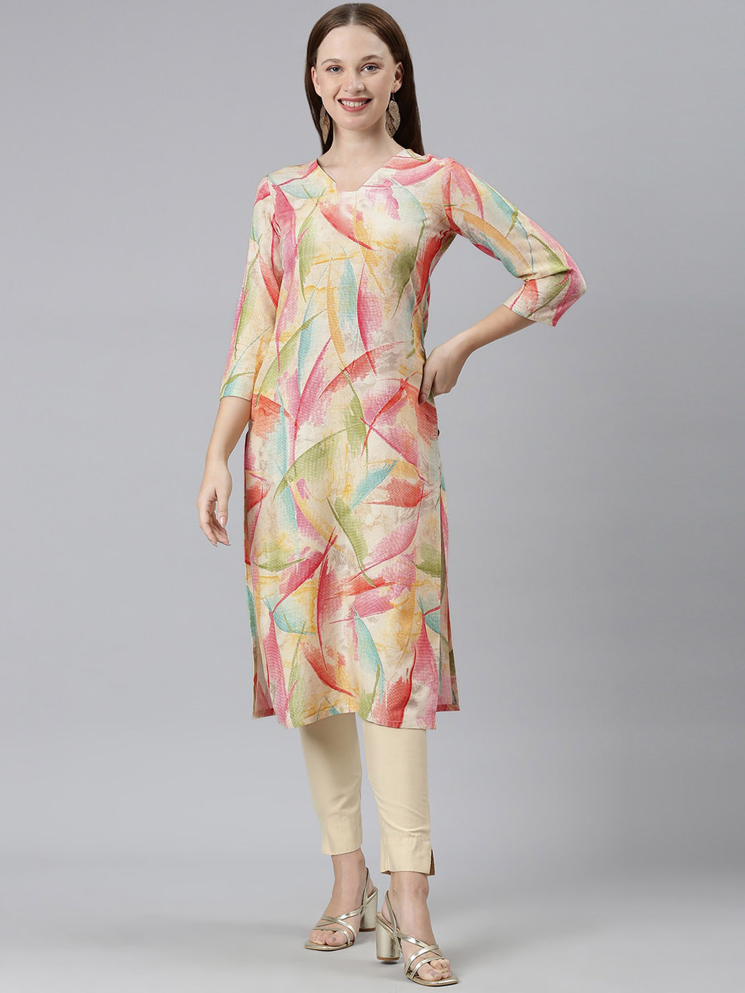 

HRITIKA Women Printed Flared Sleeves Sequinned Kurta, Multi
