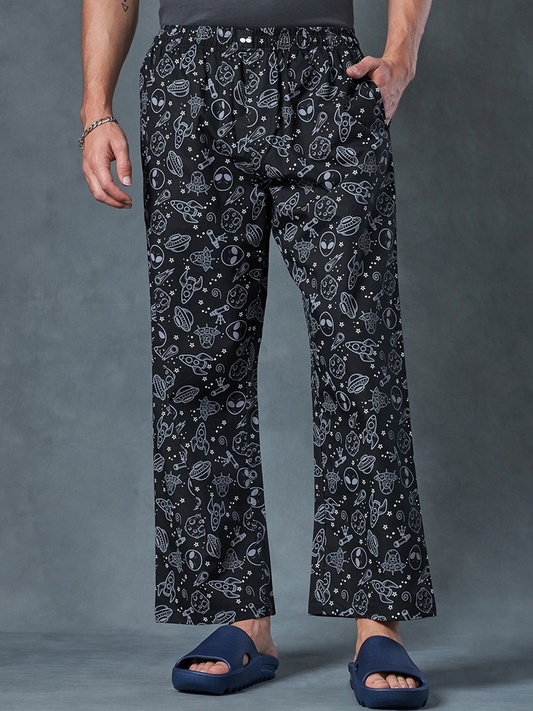 

Bewakoof Men Printed Cotton Lounge Pants, Black