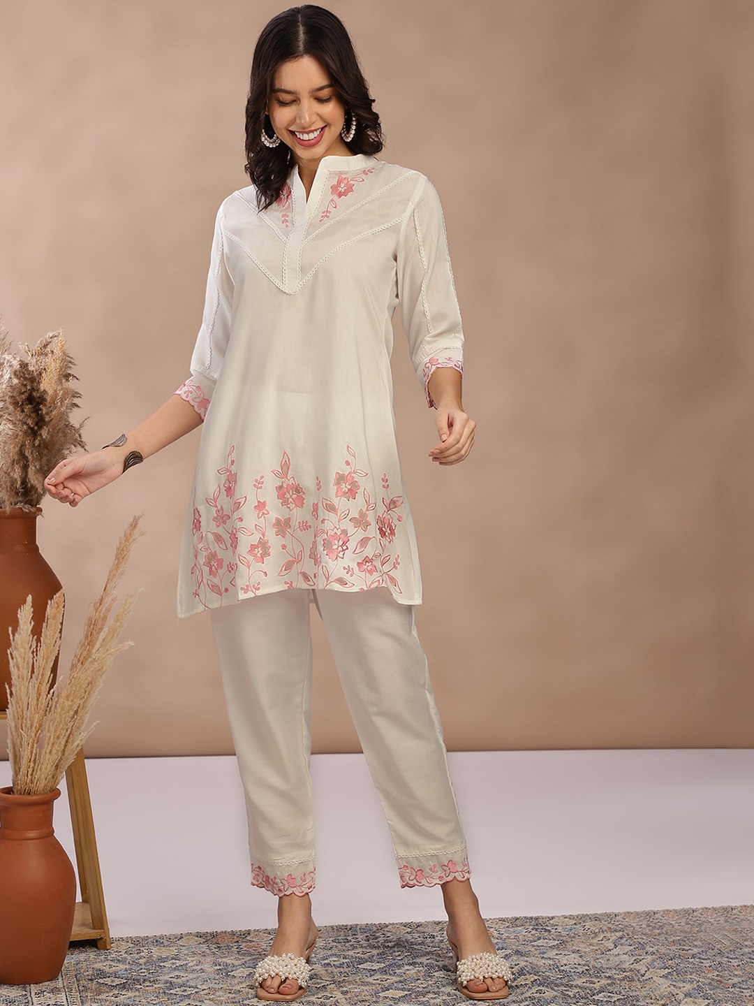

FABMORA Women Floral Embroidered Regular Thread Work Kurta with Trousers, White