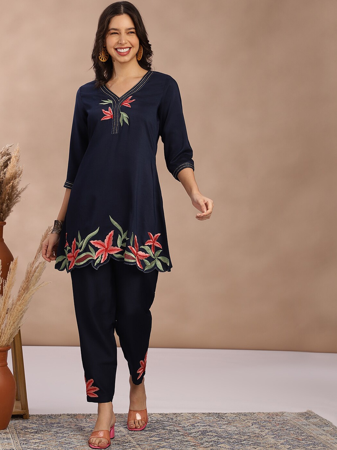 

FABMORA Women Floral Embroidered Regular Thread Work Kurta with Trousers, Navy blue