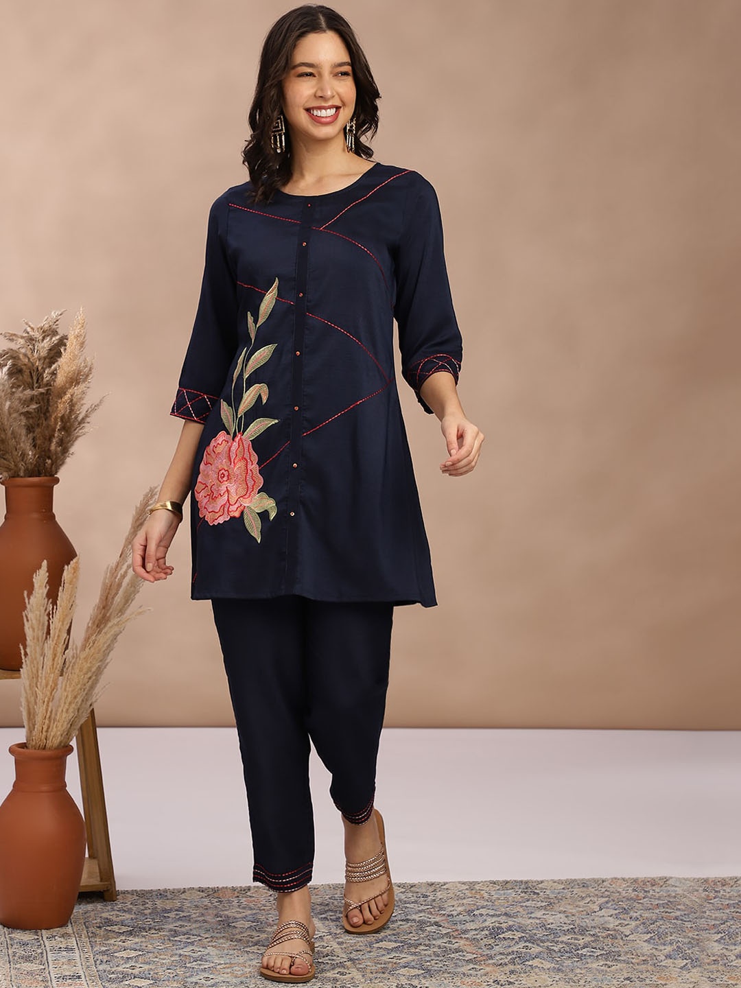 

FABMORA Floral Embroidered Regular Thread Work Kurta with Trousers, Navy blue