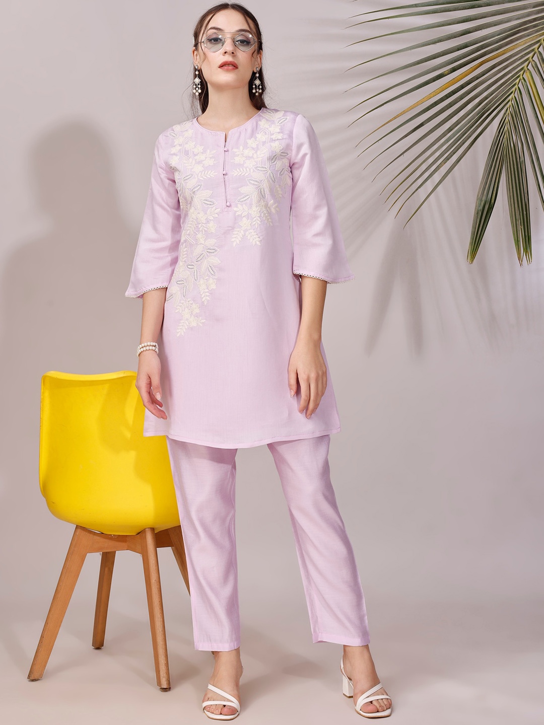 

Tikhi Imli Women Floral Embroidered Regular Thread Work Kurta with Trousers, Lavender