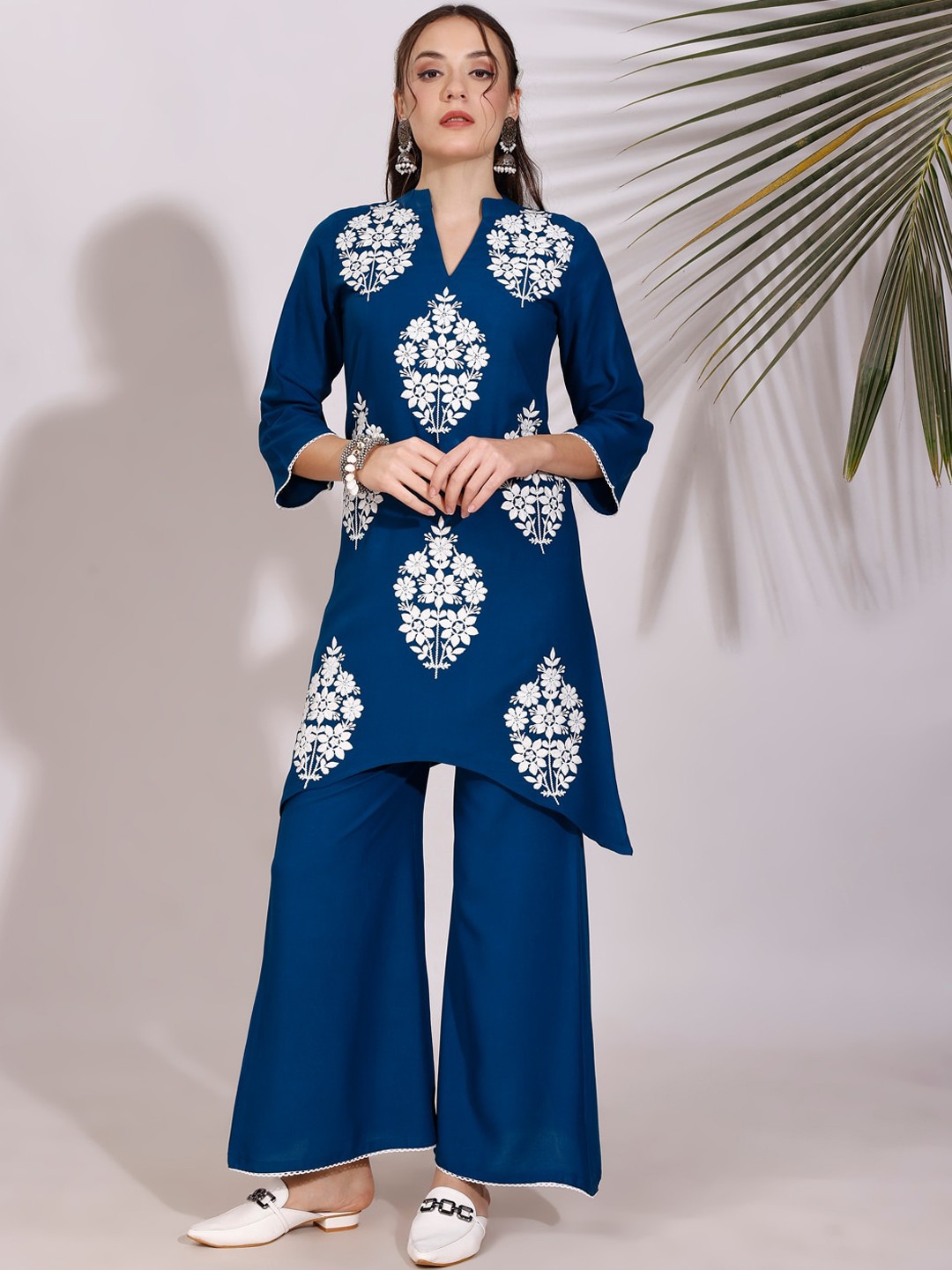 

Tikhi Imli Women Ethnic Motifs Embroidered Regular Thread Work Kurta with Palazzos, Navy blue