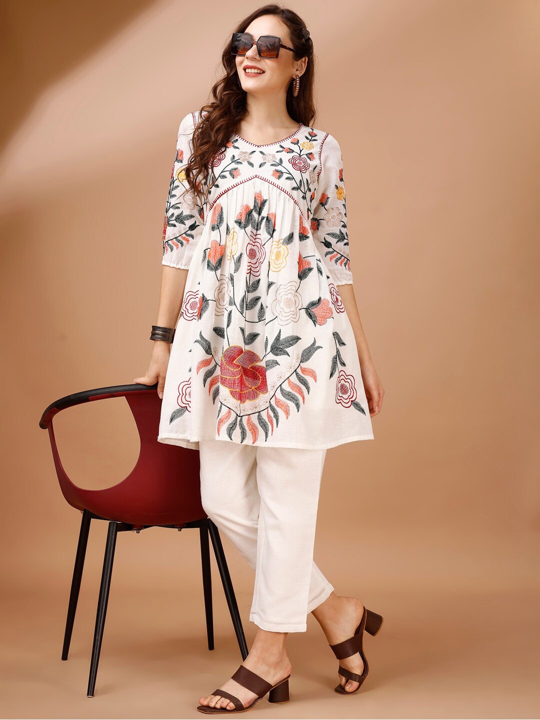 

Tikhi Imli Embroidered Tunic With Trousers, Off white