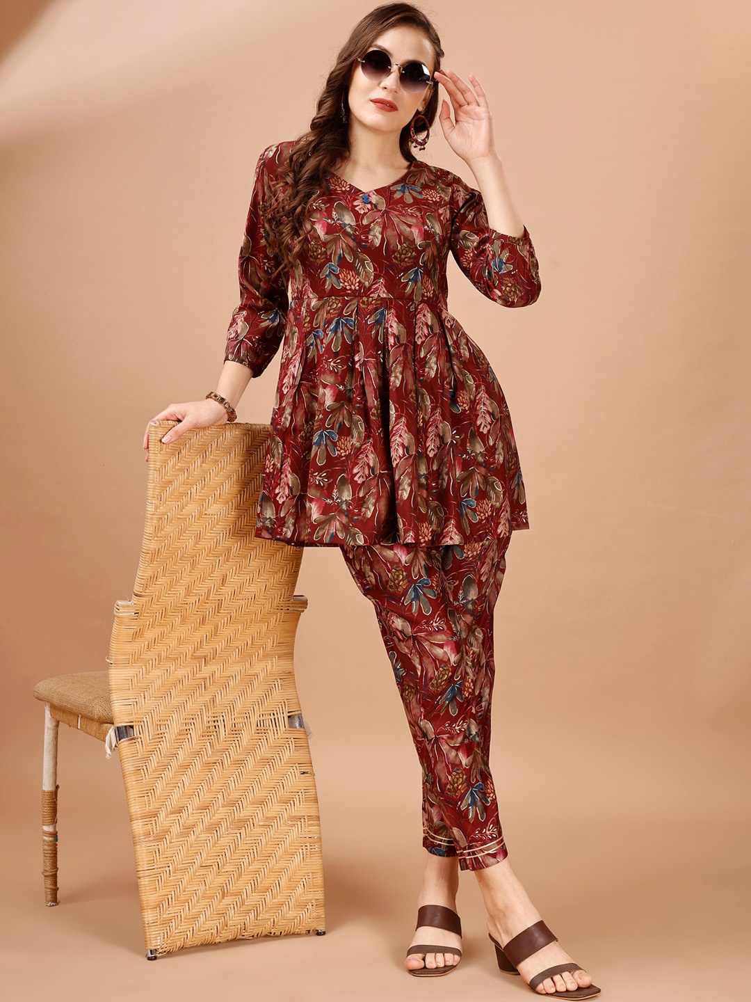 

Tikhi Imli Floral Printed Tunic With Trousers, Maroon