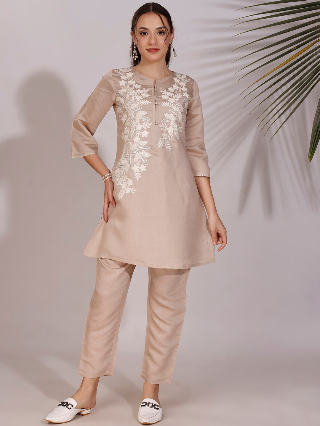 

Tikhi Imli Embroidered Tunic With Trousers, Brown