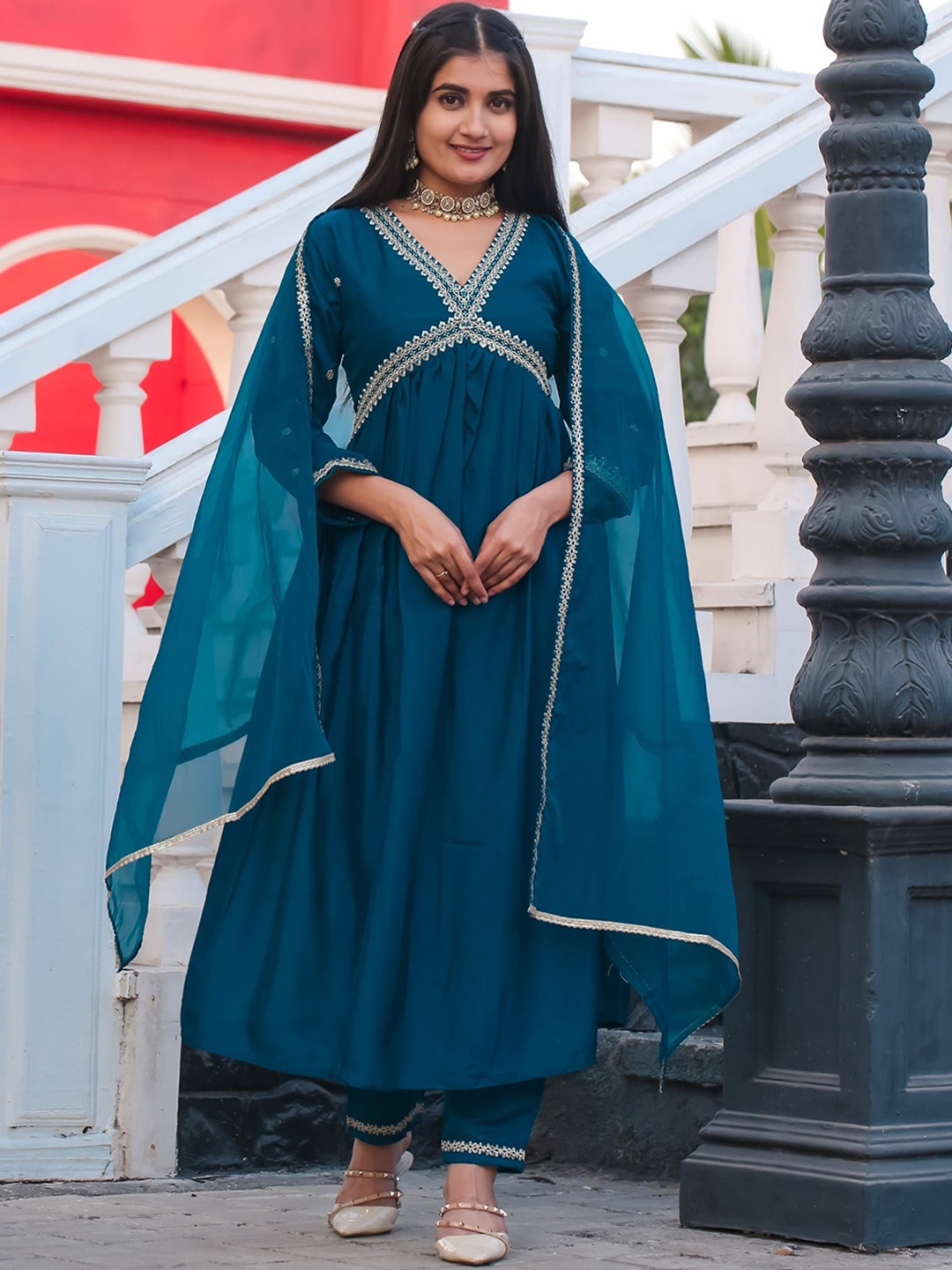 

NIZA FASHION Yoke Design Empire Thread Work Pure Silk Kurta with Trousers & Dupatta, Turquoise blue