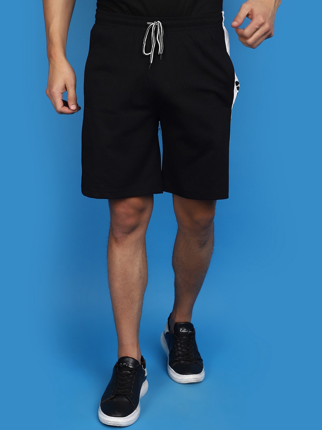 

V-Mart Men Shorts, Black