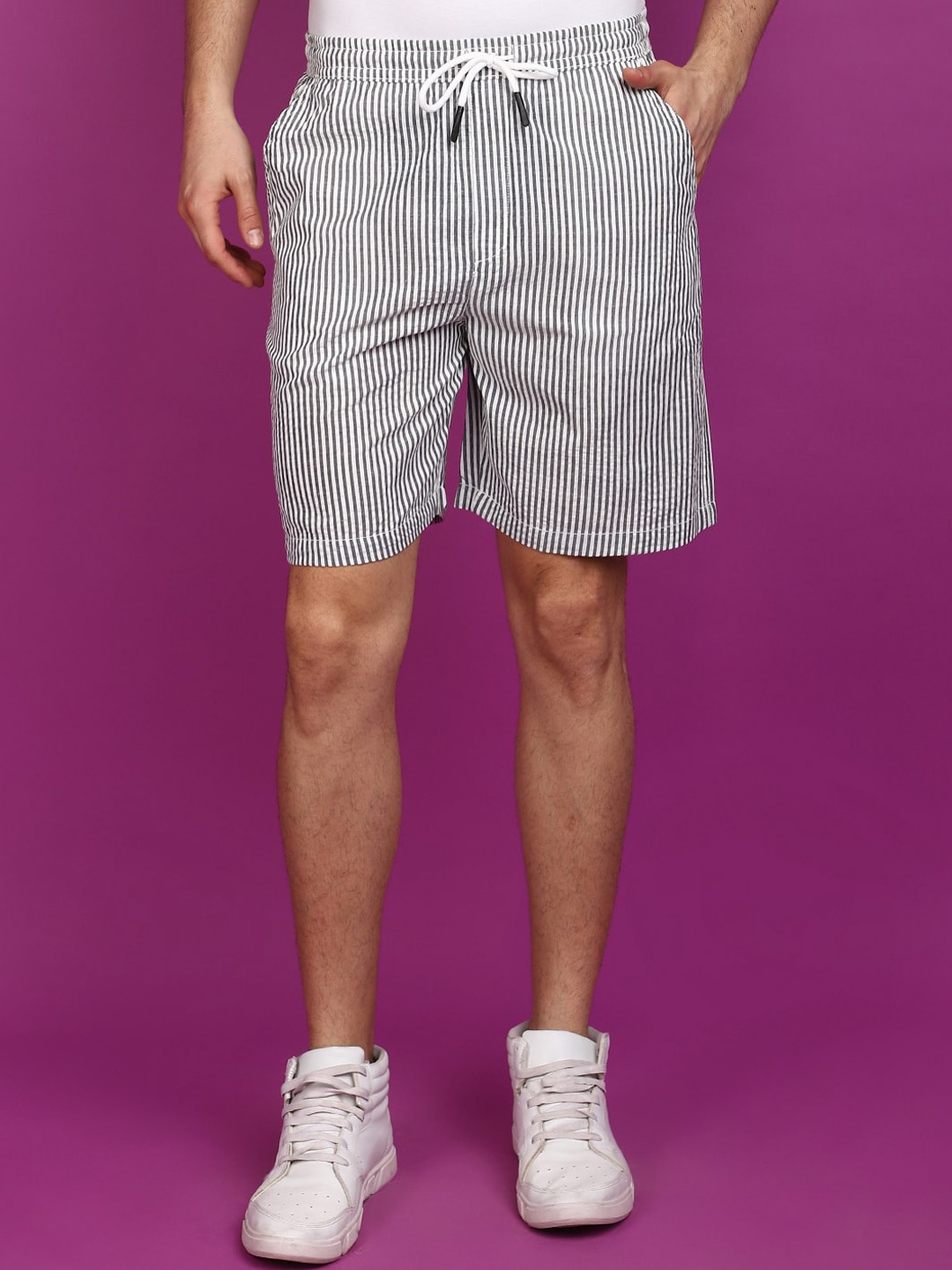 

V-Mart Men Shorts, Black