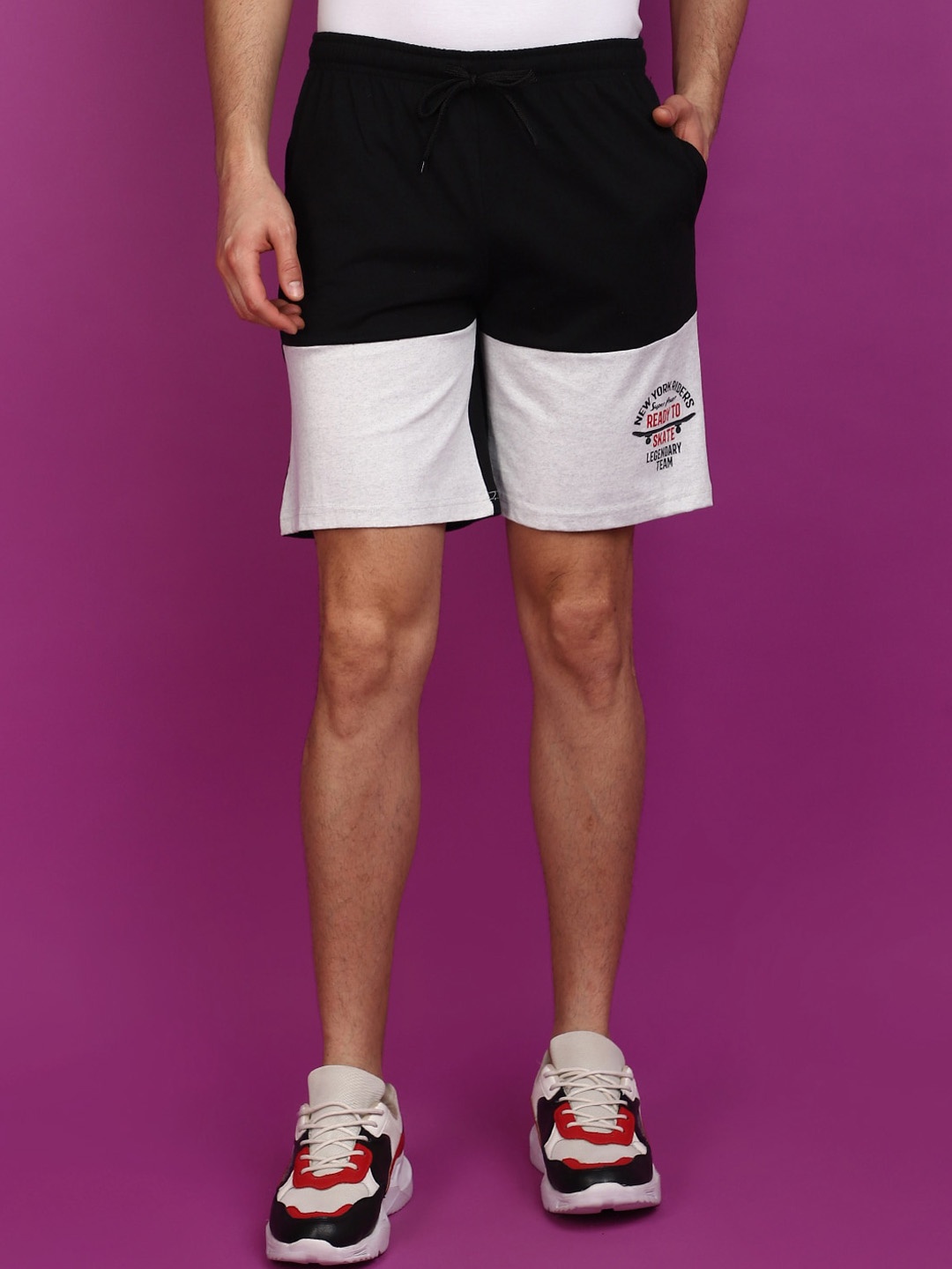 

V-Mart Men Shorts, Black