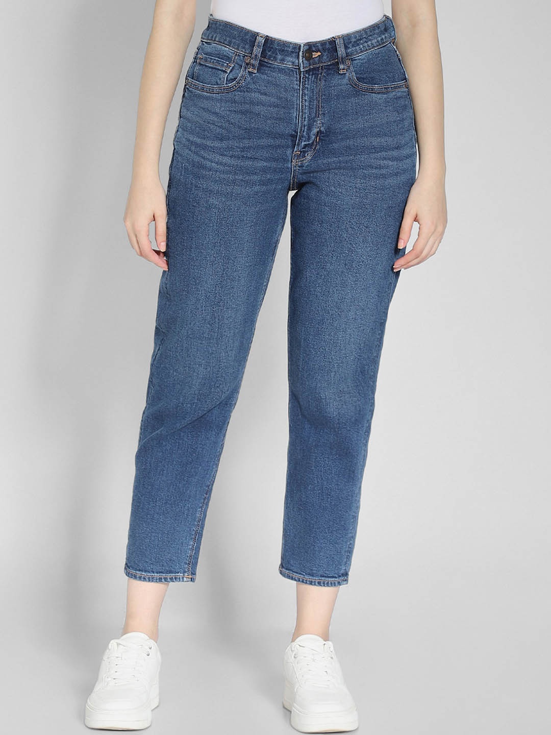 

AMERICAN EAGLE OUTFITTERS Women Mom Fit Mid-Rise Jeans, Blue