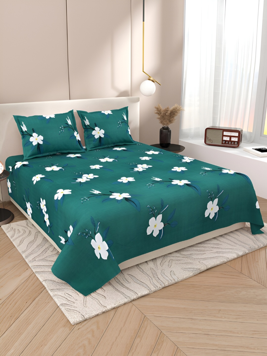 

DREAM WEAVERZ Green & White Floral Cotton 220 TC Super King Bedsheet with 2 Pillow Covers