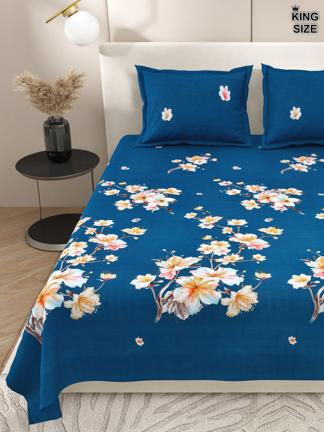 

DREAM WEAVERZ Blue & White Floral Cotton 220 TC King Bedsheet with 2 Pillow Covers