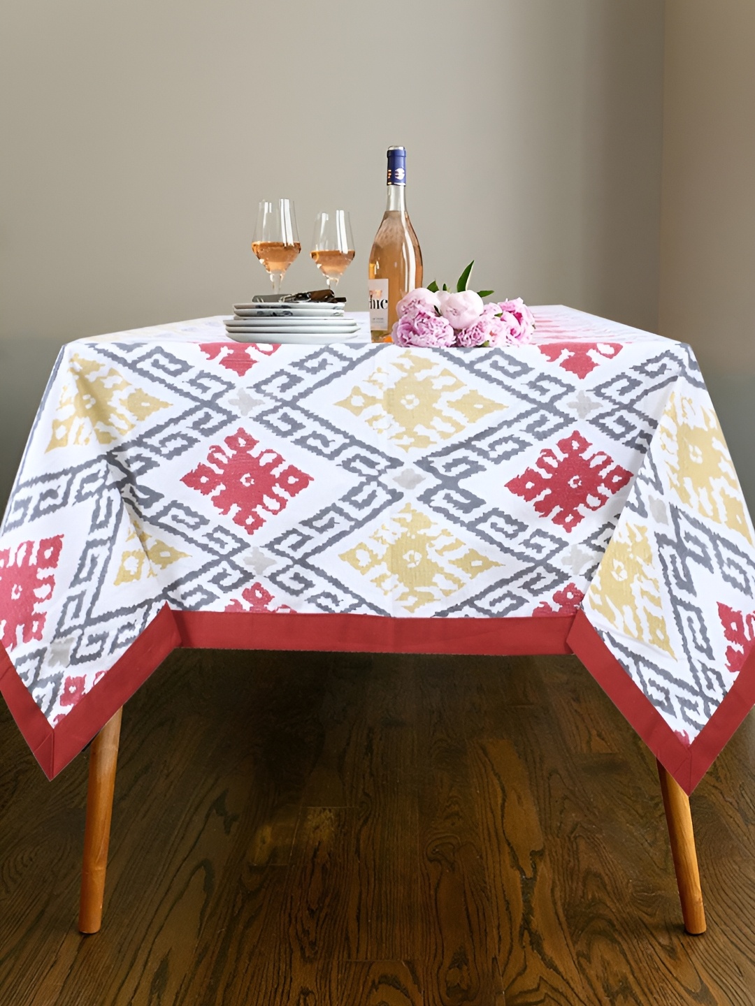 

Texstylers Red Geometric Printed Anti-Skid Cotton 6-Seater Table Cover