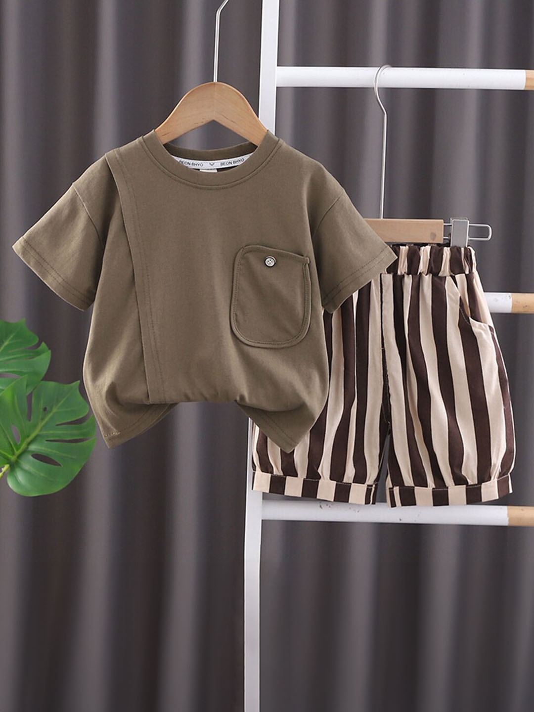 

INCLUD Boys T-shirt with Striped Shorts, Olive