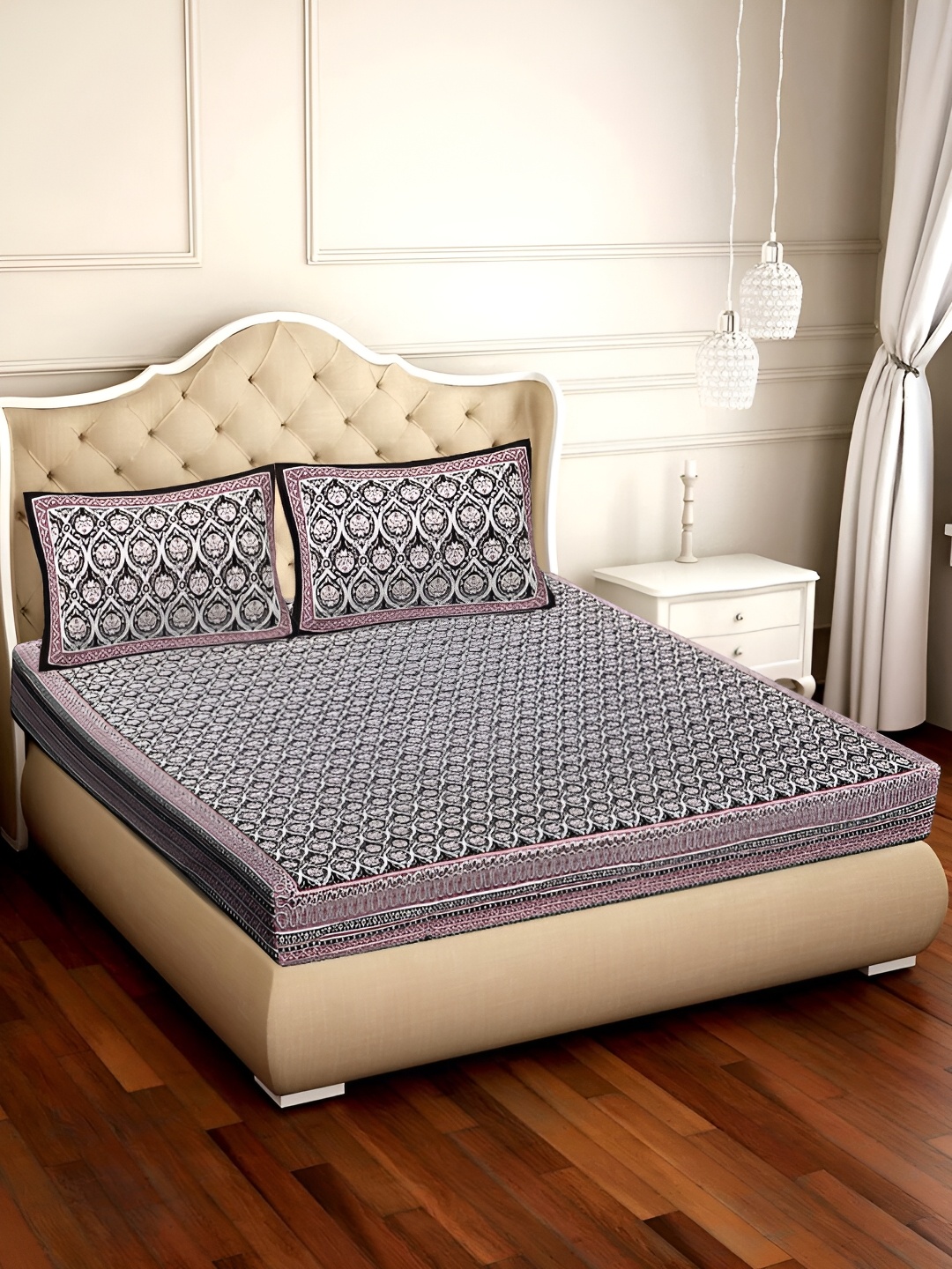 

VANI E Black & White Floral 180 TC Cotton King Bedsheet with 2 Pillow Covers