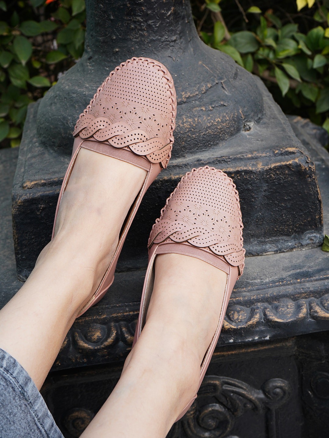 

DressBerry Women Textured Ballerinas Flats With Laser Cuts, Peach