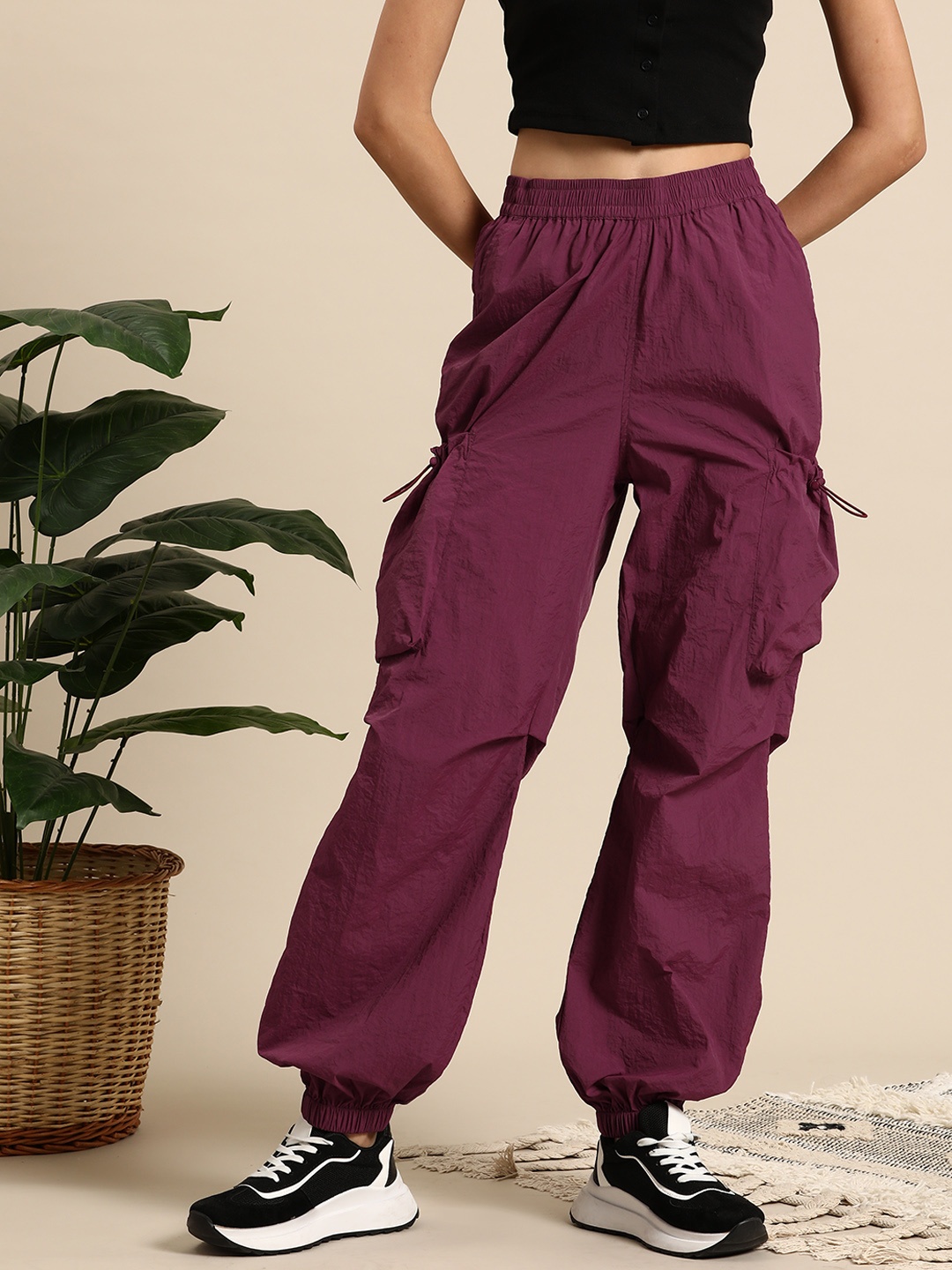 

Mast & Harbour Women Parachute Trousers, Magenta