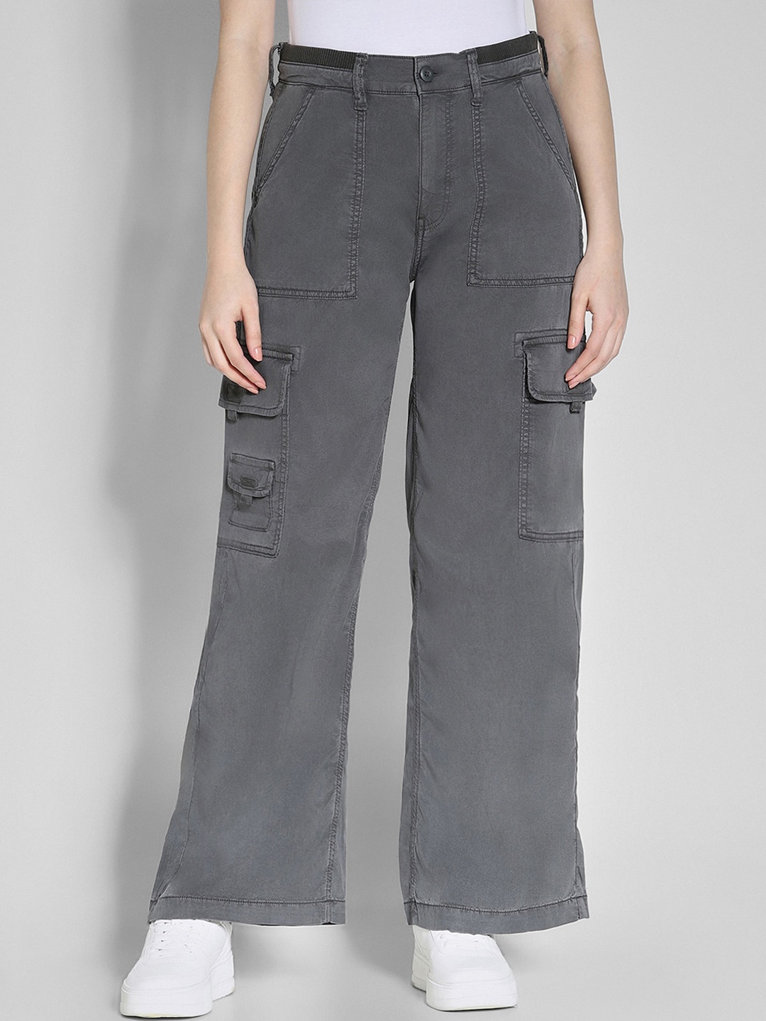 

AMERICAN EAGLE OUTFITTERS Women Regular Fit Mid-Rise Cargo Trousers, Grey