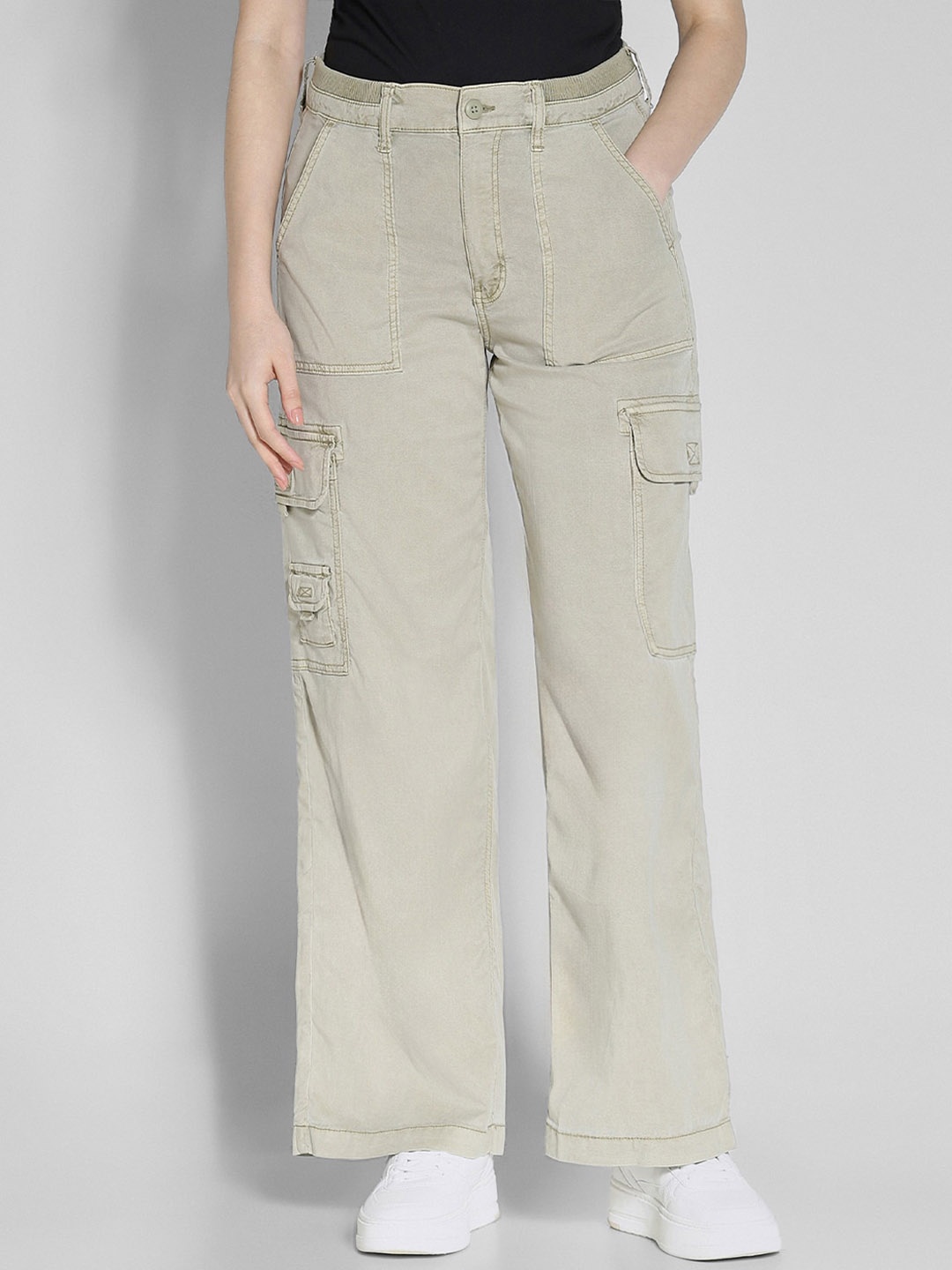 

AMERICAN EAGLE OUTFITTERS Women Regular Fit Mid-Rise Cargo Trousers, Beige