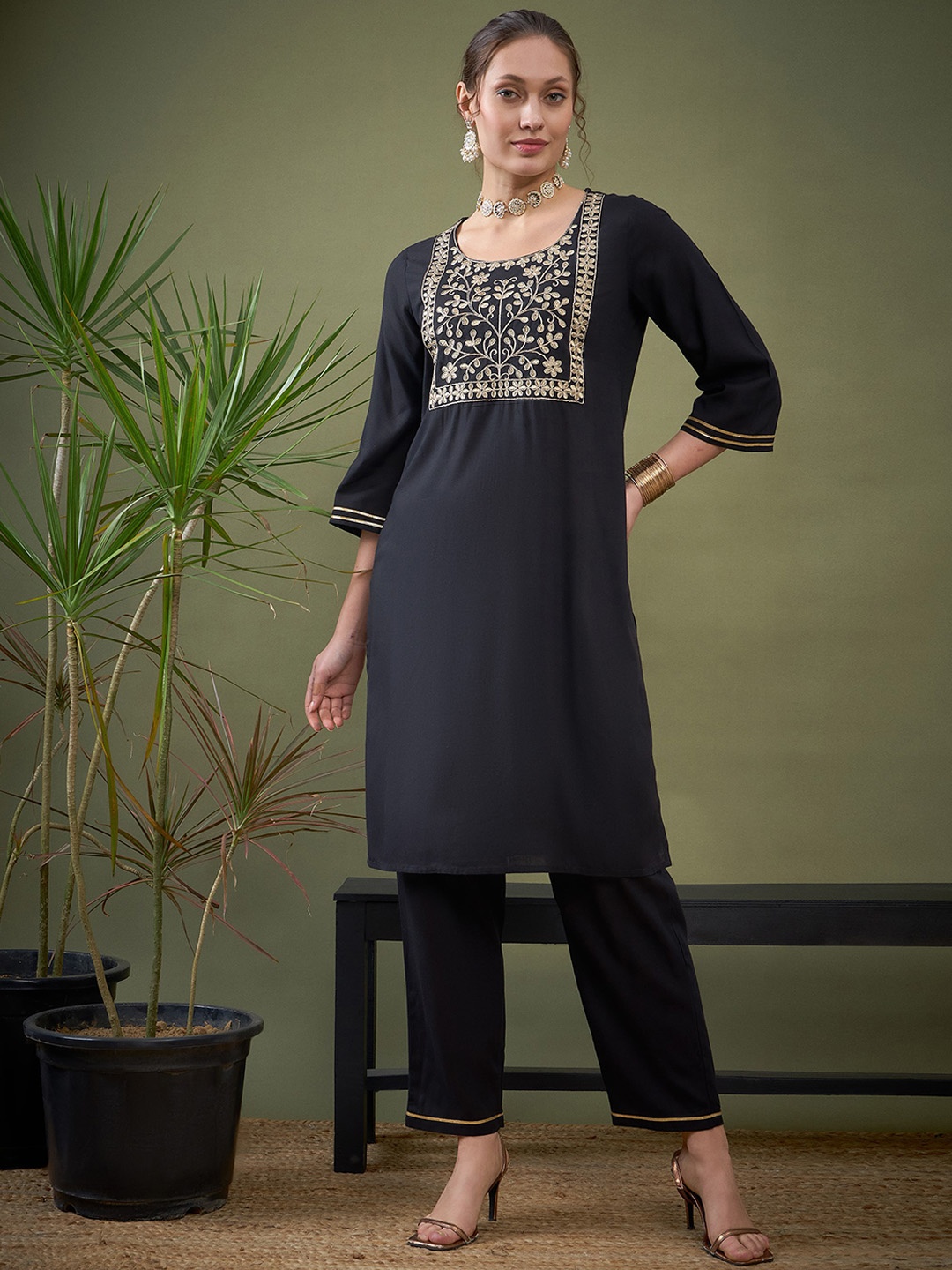 

Shae by SASSAFRAS Yoke Design Ethnic Motifs Regular Kurta with Trouser, Black