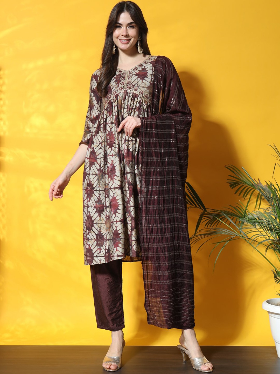 

Chhabra 555 Abstract Printed V-Neck Three-Quarter Sleeves Alia Cut Kurta Set, Brown