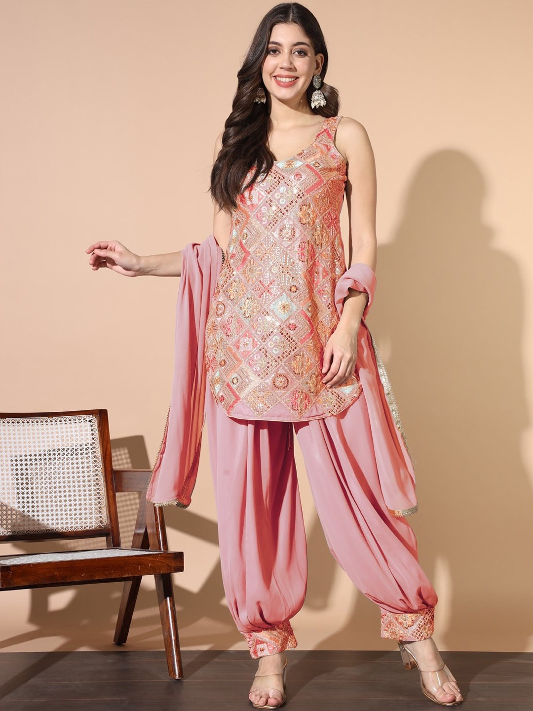 

Chhabra 555 Floral Embroidered V-Neck Sleeveless Pathani Kurti With Salwar & Dupatta, Pink