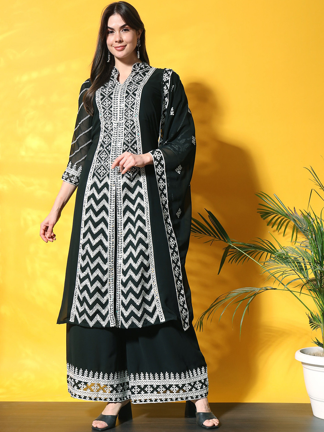 

Chhabra 555 Chevron Embroidered Mandarin Collar Three-Quarter Sleeves Kurta Sets, Green