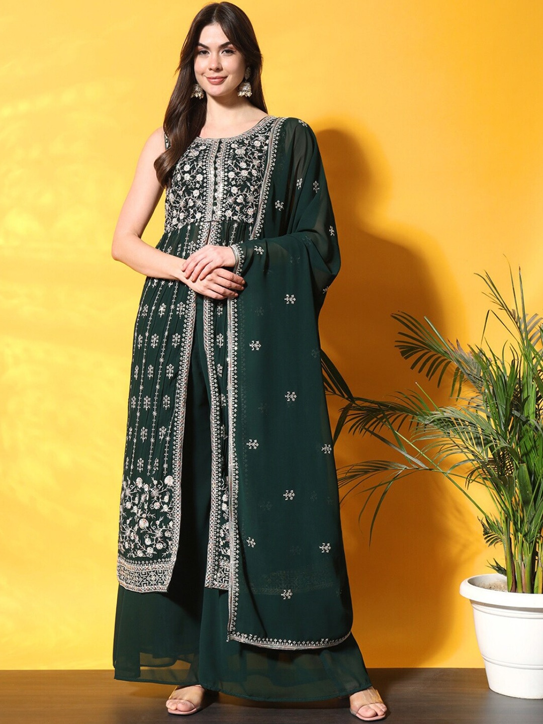 

Chhabra 555 Ethnic Motifs Embroidered Round Neck Sleeveless A-Line Kurta Set, Green