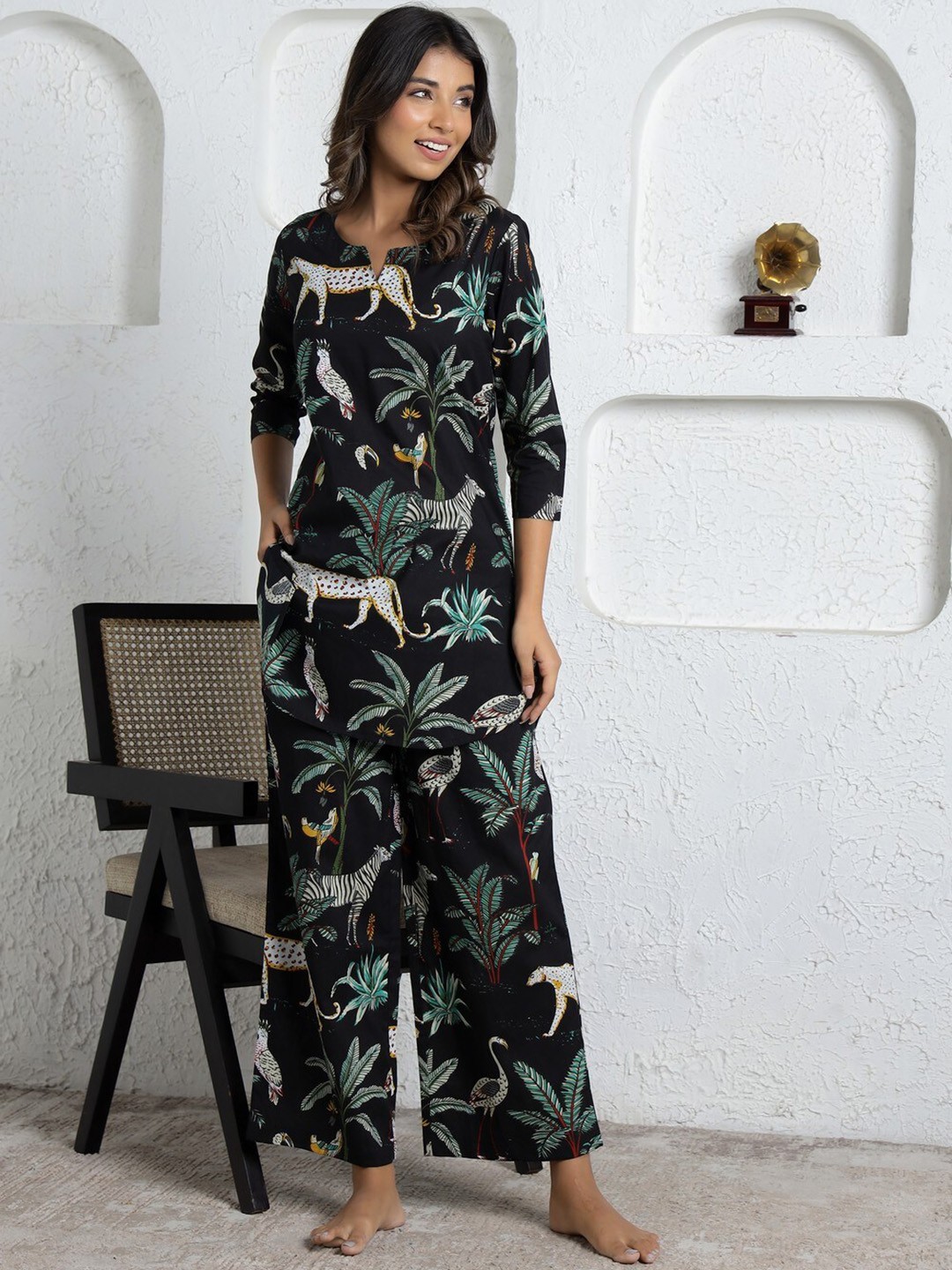 

LABEL FLAVIA Conversational Printed Pure Cotton Night suit, Black