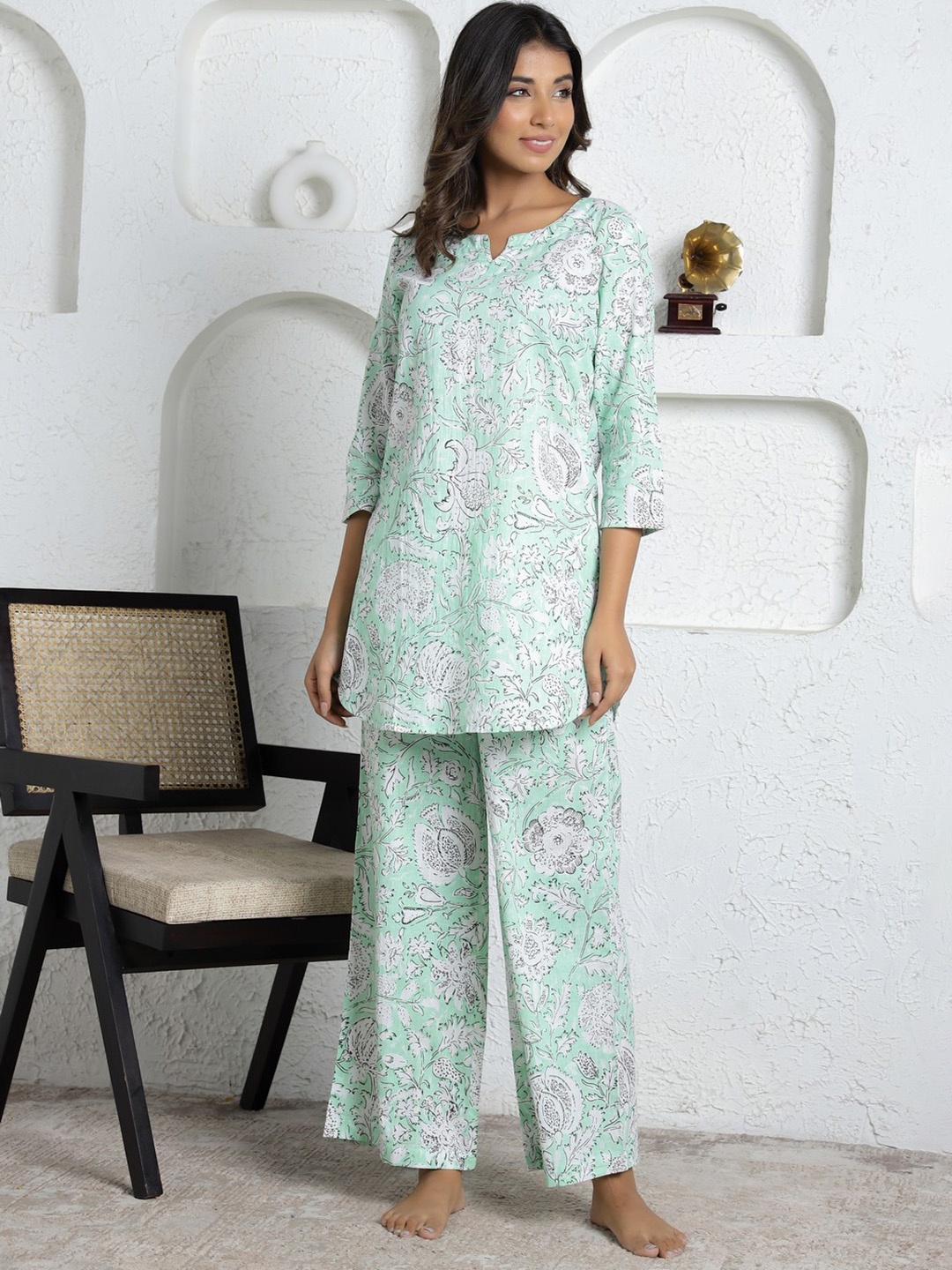 

LABEL FLAVIA Floral Printed Pure Cotton Night suit, Blue