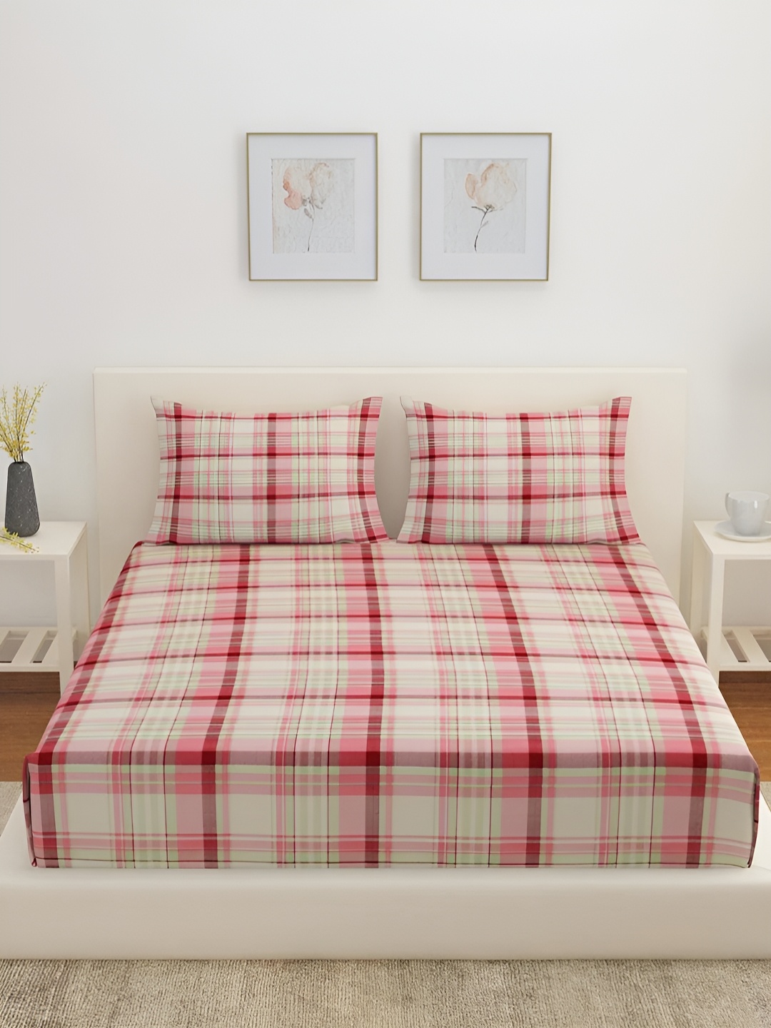 

Athome by Nilkamal Pink & Green Geometric 300 TC King Bedsheet With 2 Pillow Covers