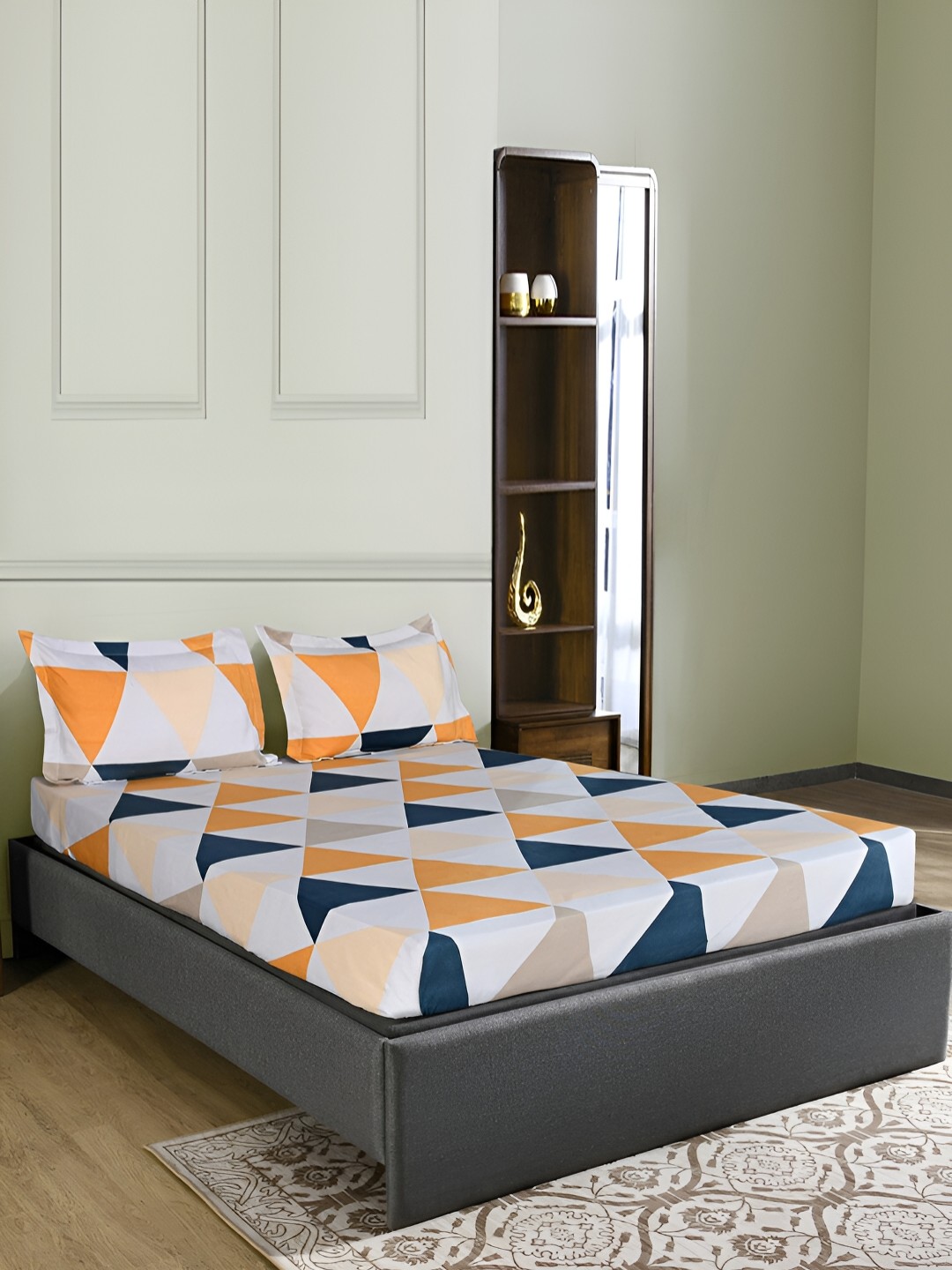 

Athome by Nilkamal White & Orange Geometric Queen Bedsheet with 2 Pillow Covers