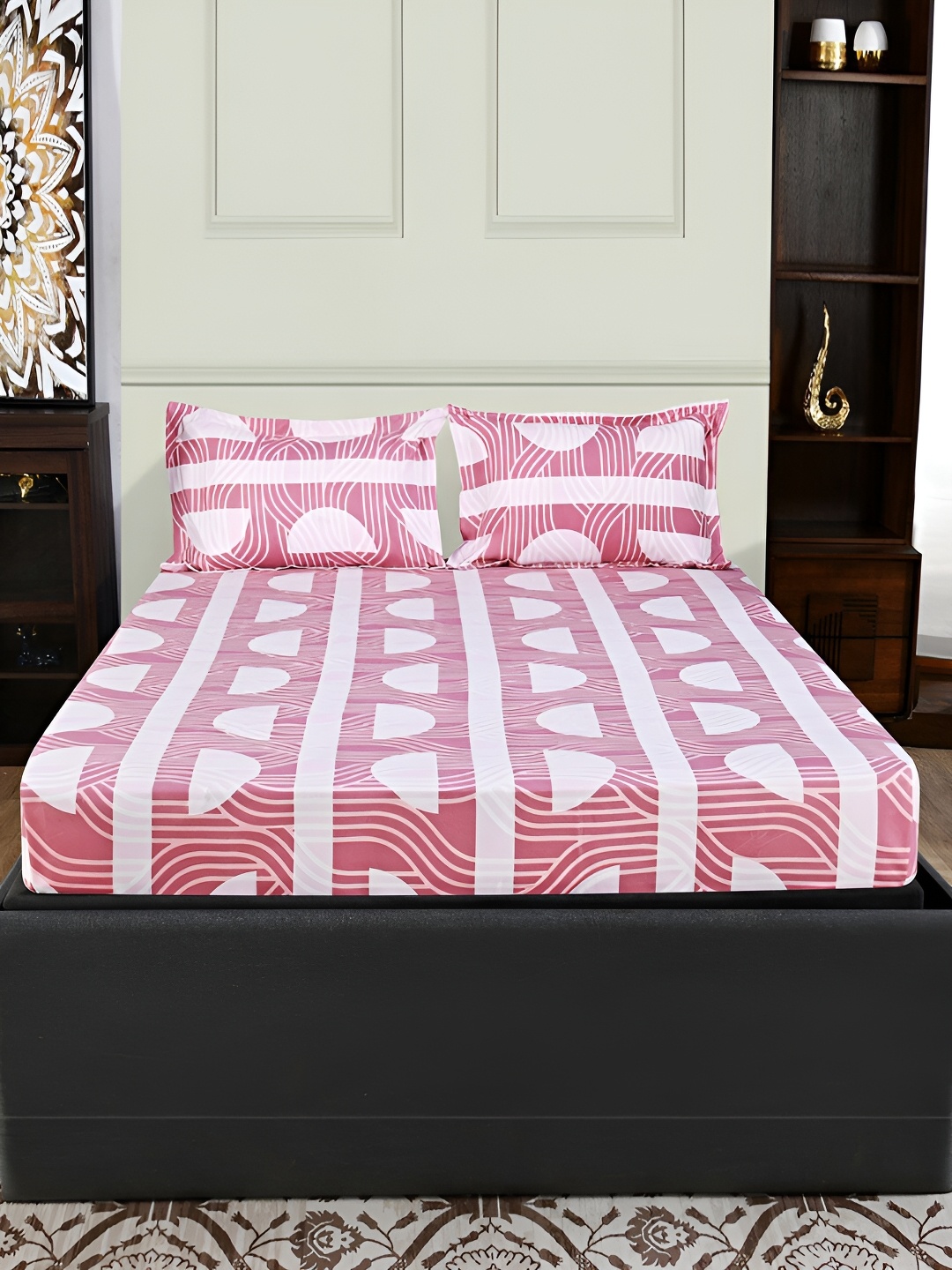 

Athome by Nilkamal Pink & White Geometric Queen Bedsheet With 2 Pillow Covers