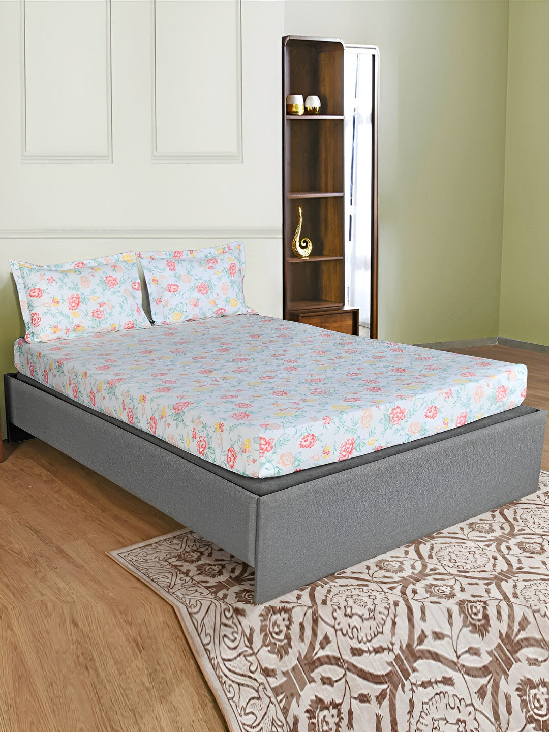 

Athome by Nilkamal White & Green Floral 160 TC Cotton Queen Bedsheet With 2 Pillow Covers