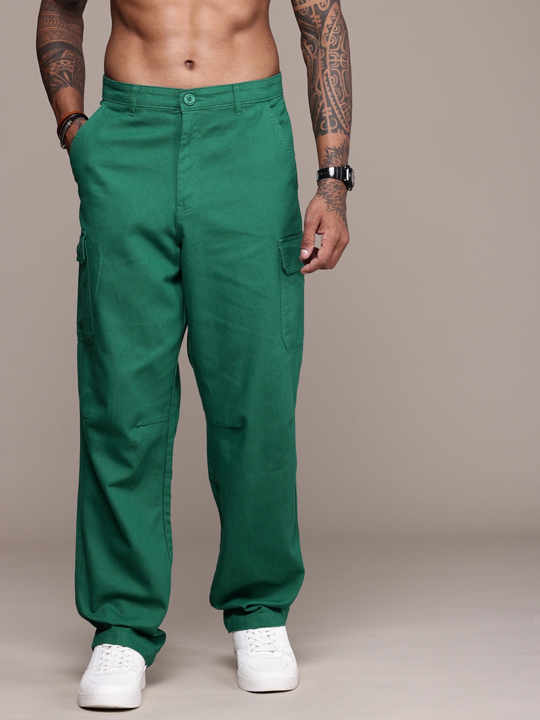 

The Roadster Life Co. Men Relaxed Pure Cotton Cargos Trousers, Green