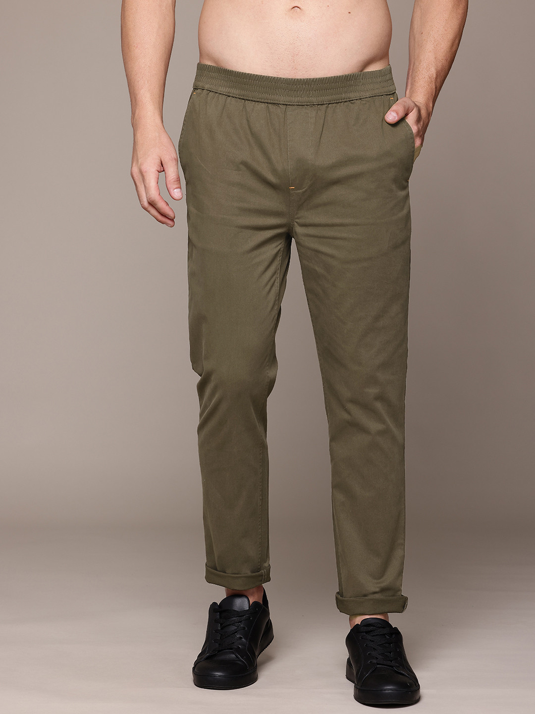 

The Roadster Lifestyle Co. Men Solid Trousers, Olive