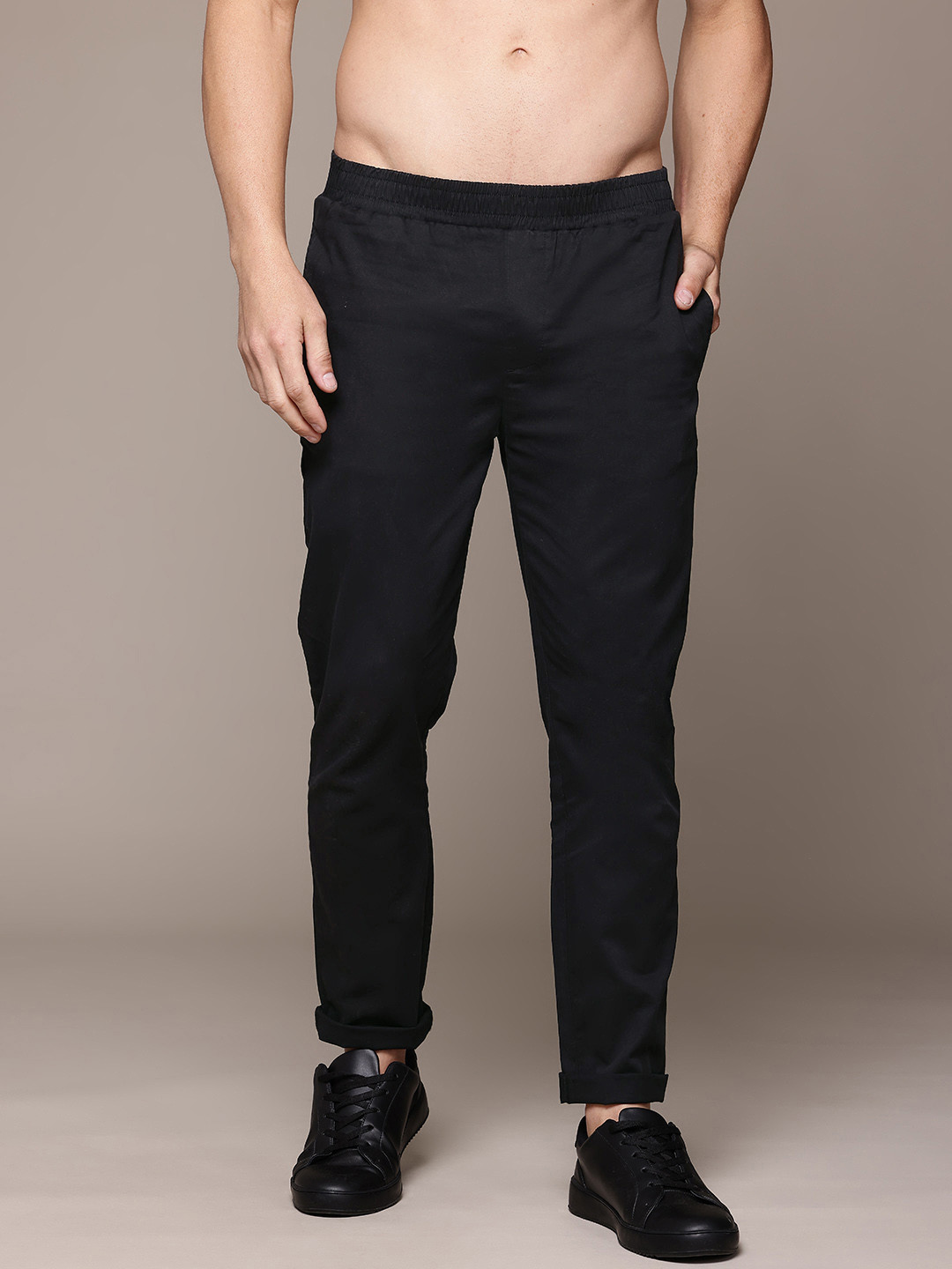 

The Roadster Lifestyle Co. Men Solid Trousers, Black