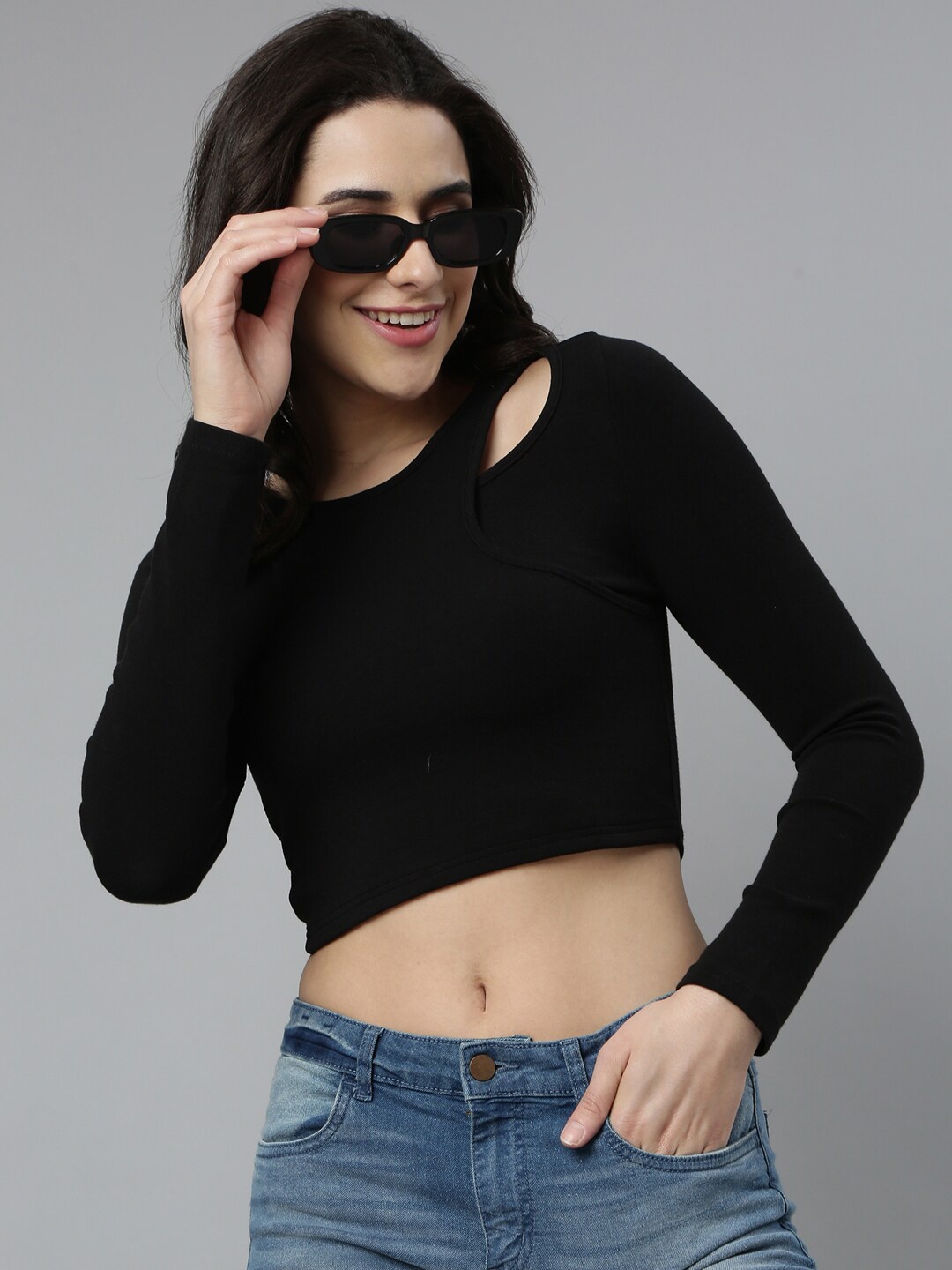 

SHOWOFF Round Neck Fitted Knitted Crop Top, Black