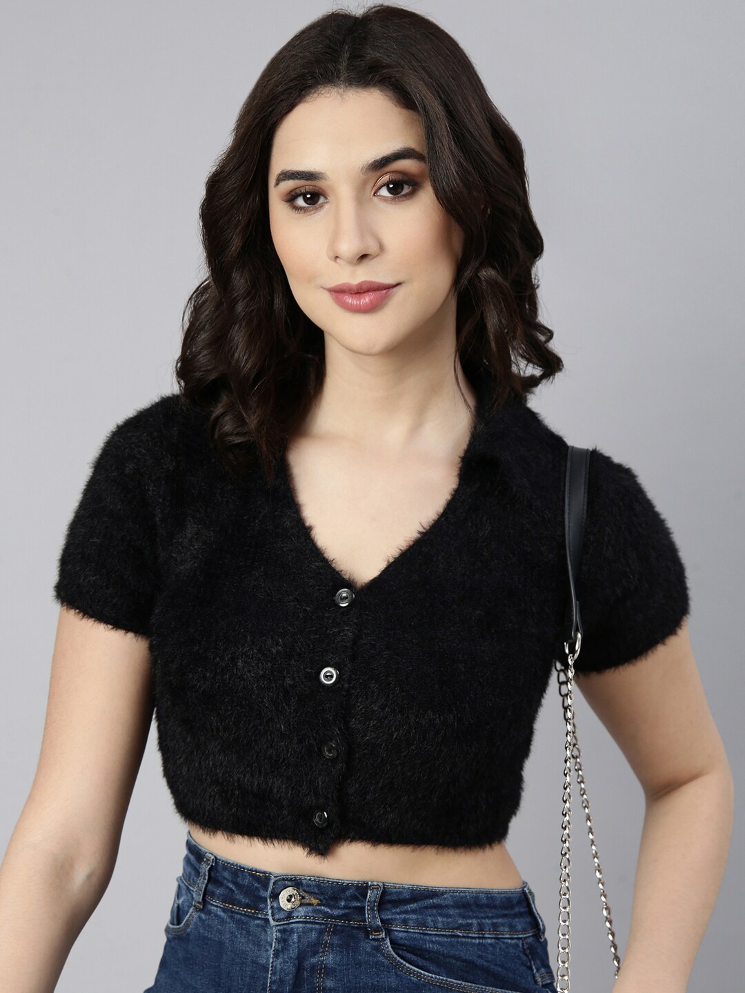 

SHOWOFF V-Neck Short Sleeves Crop Top, Black