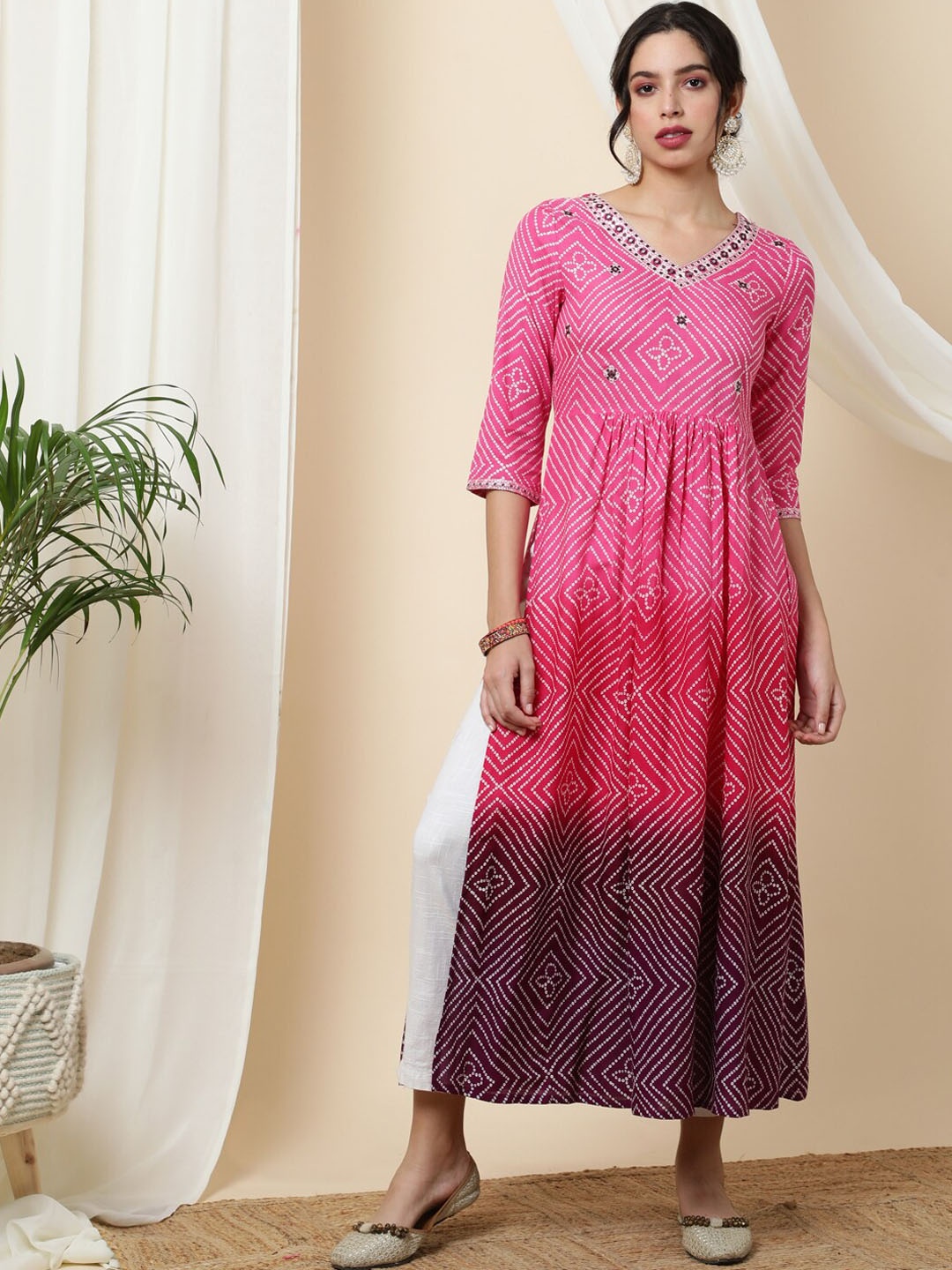 

KIMAYRA Women Ethnic Motifs Printed Thread Work Anarkali Kurta, Pink