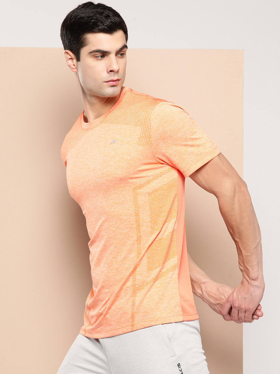 

Alcis Men Printed Slim Fit T-shirt, Orange