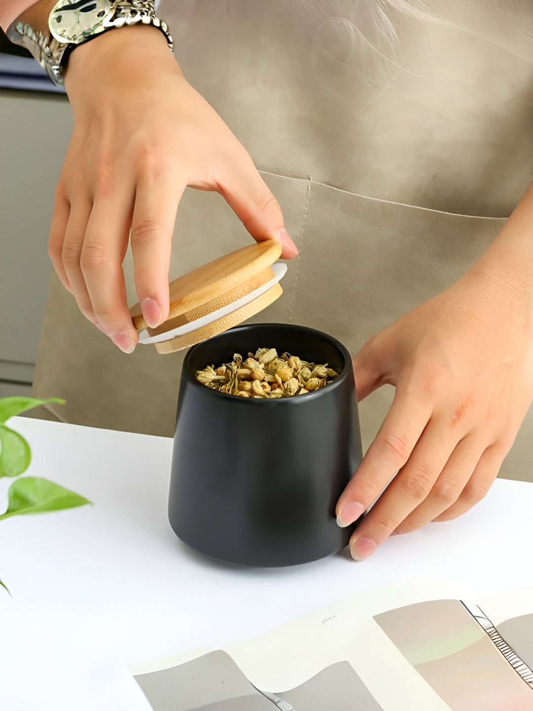 

The Better Home Black Ceramic Microwave Safe Core
