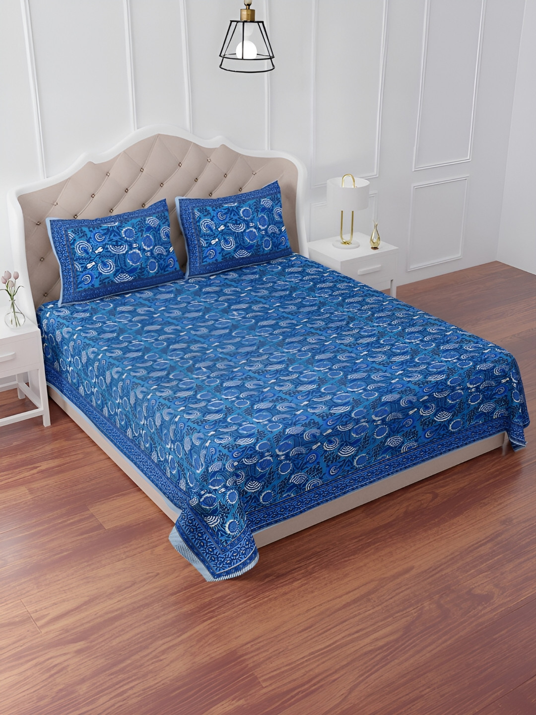 

The Craft Monk Blue & White Floral Print Cotton 240 TC King Bedsheet with 2 Pillow Covers