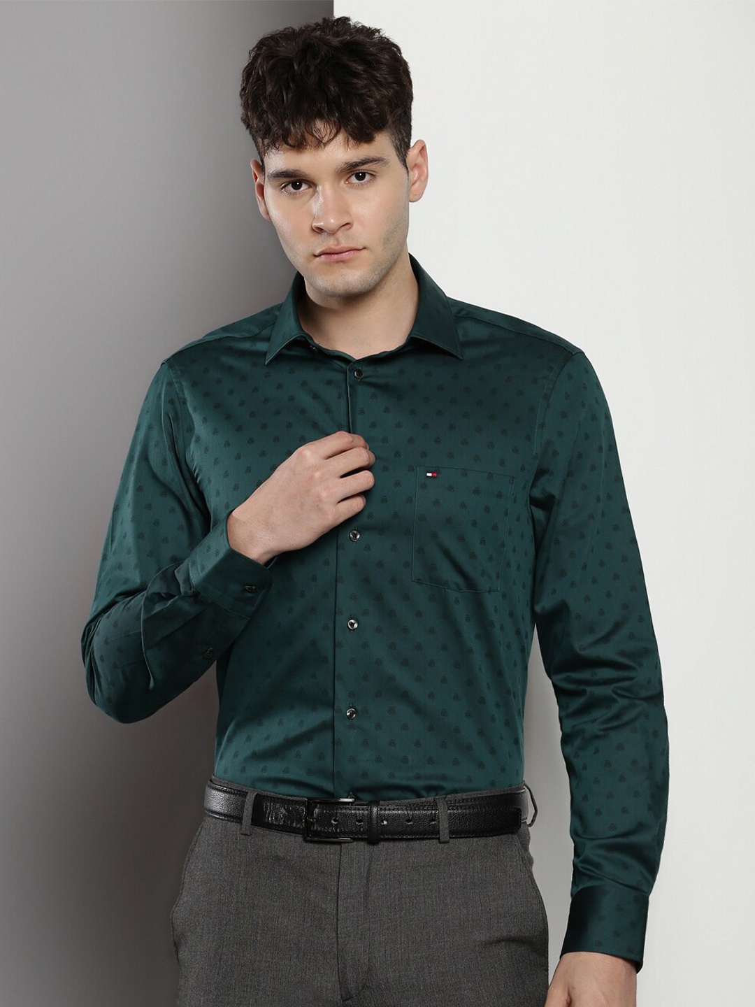 

Tommy Hilfiger Men Opaque Printed Casual Shirt, Green