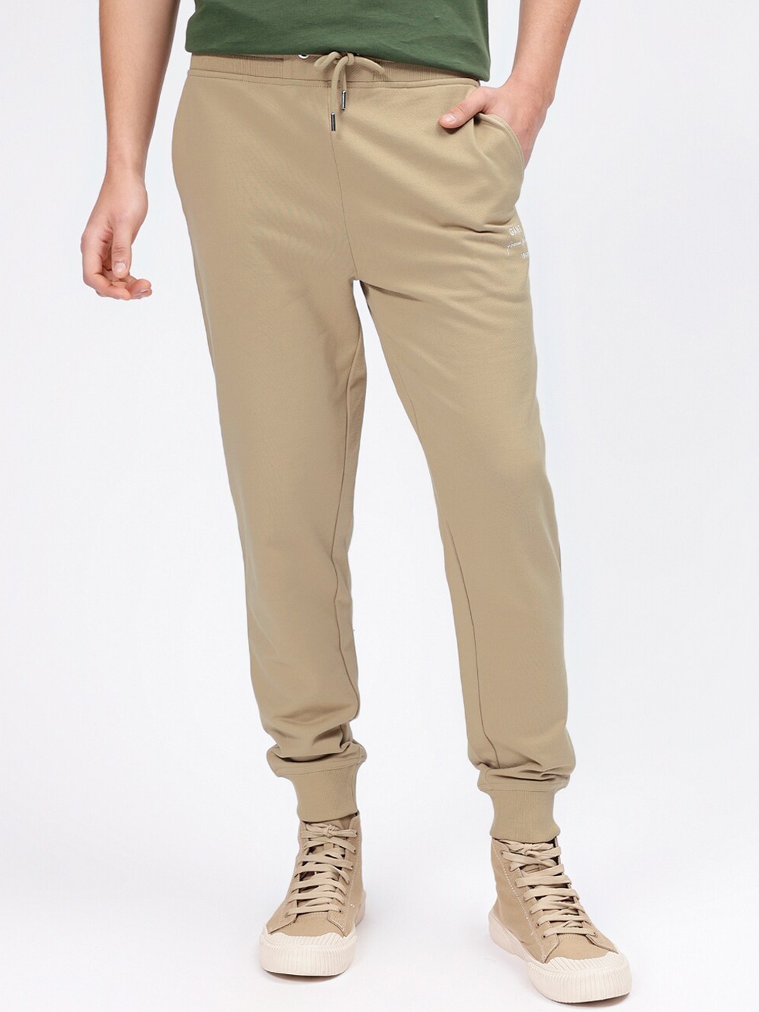 

GANT Men Solid Mid-Rise Regular Fit Trackpants, Khaki