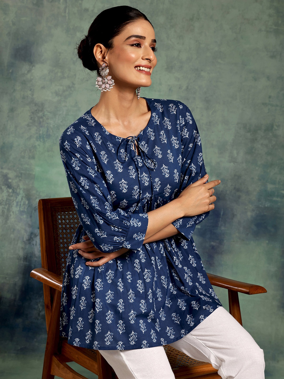 

Libas Floral Printed Pure Cotton Kurti, Blue