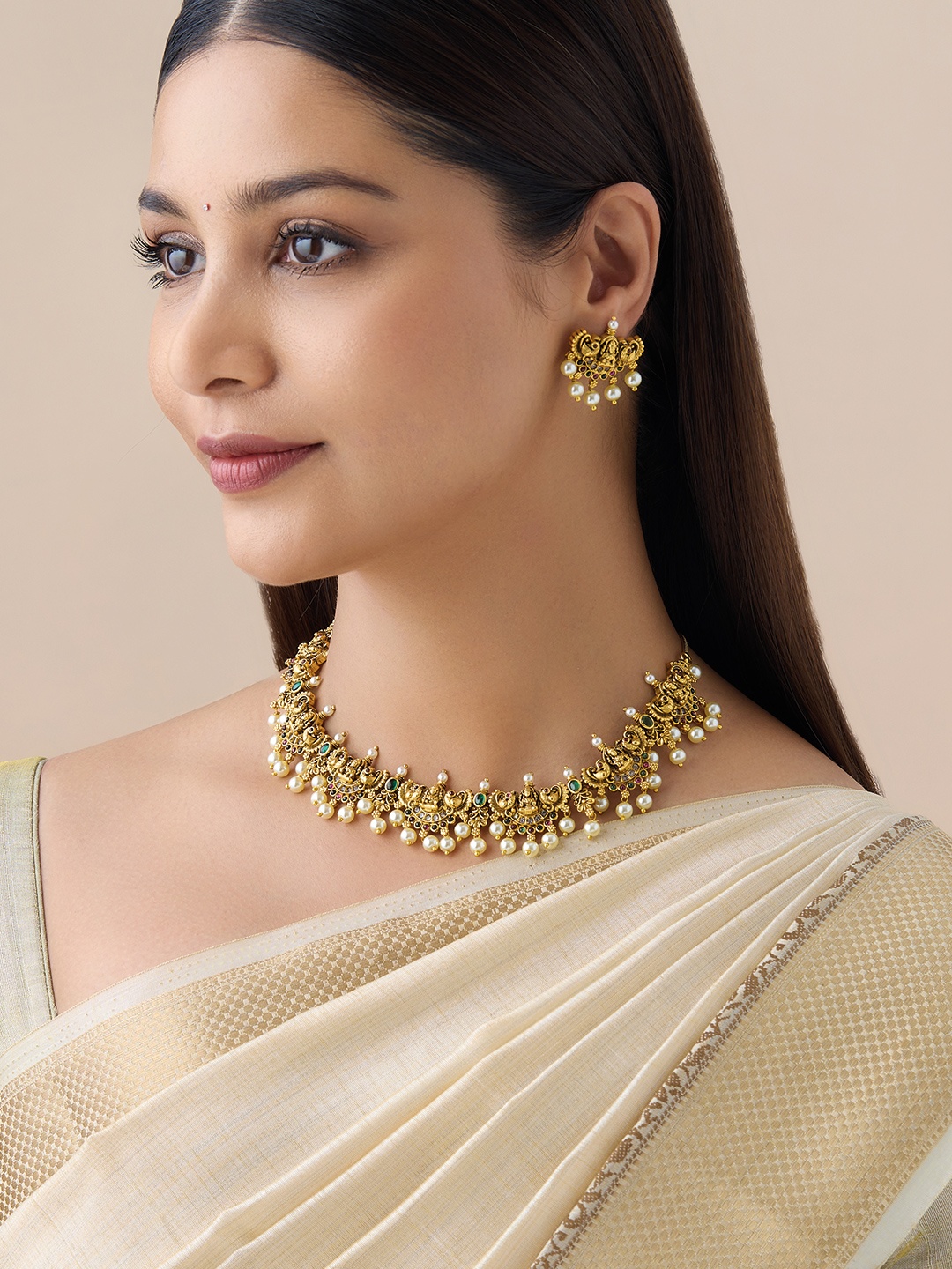 

Kushal's Fashion Jewellery Gold-Plated Stones Studded & Beaded Jewellery Set