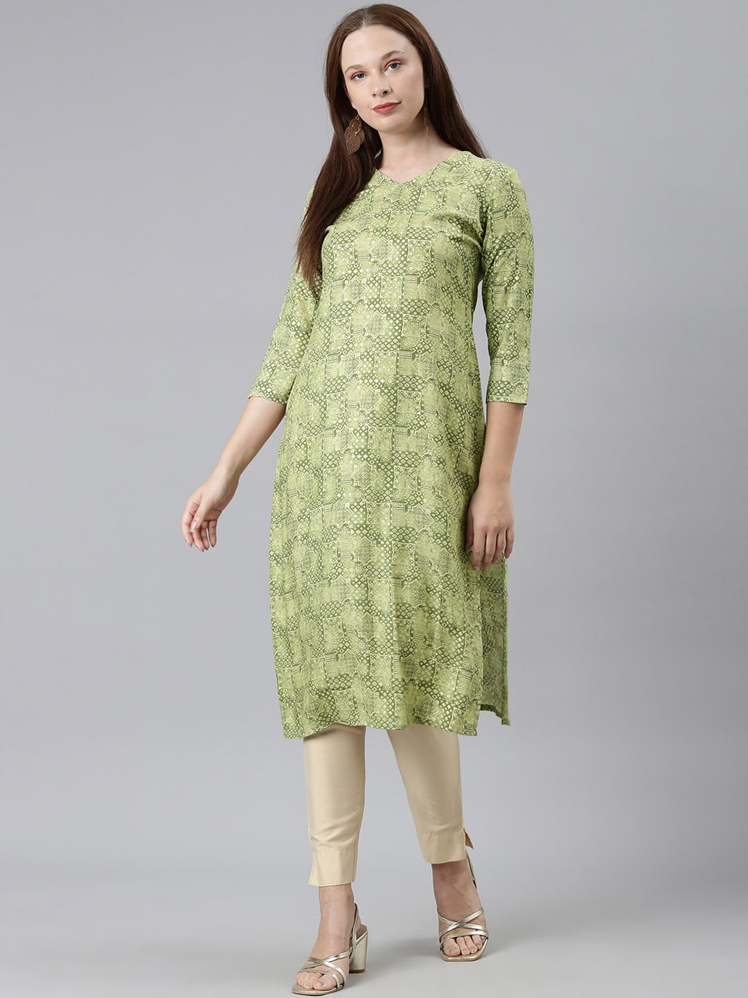 

Shaily Ethnic Motifs Printed V-Neck Straight Kurta, Green